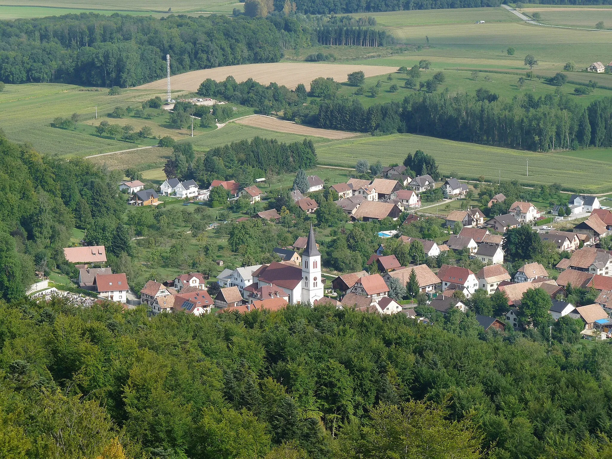 Photo showing: Vue sur Vieux-Ferrette et l'église Saint-André depuis la tour du Rossberg (Haut-Rhin)