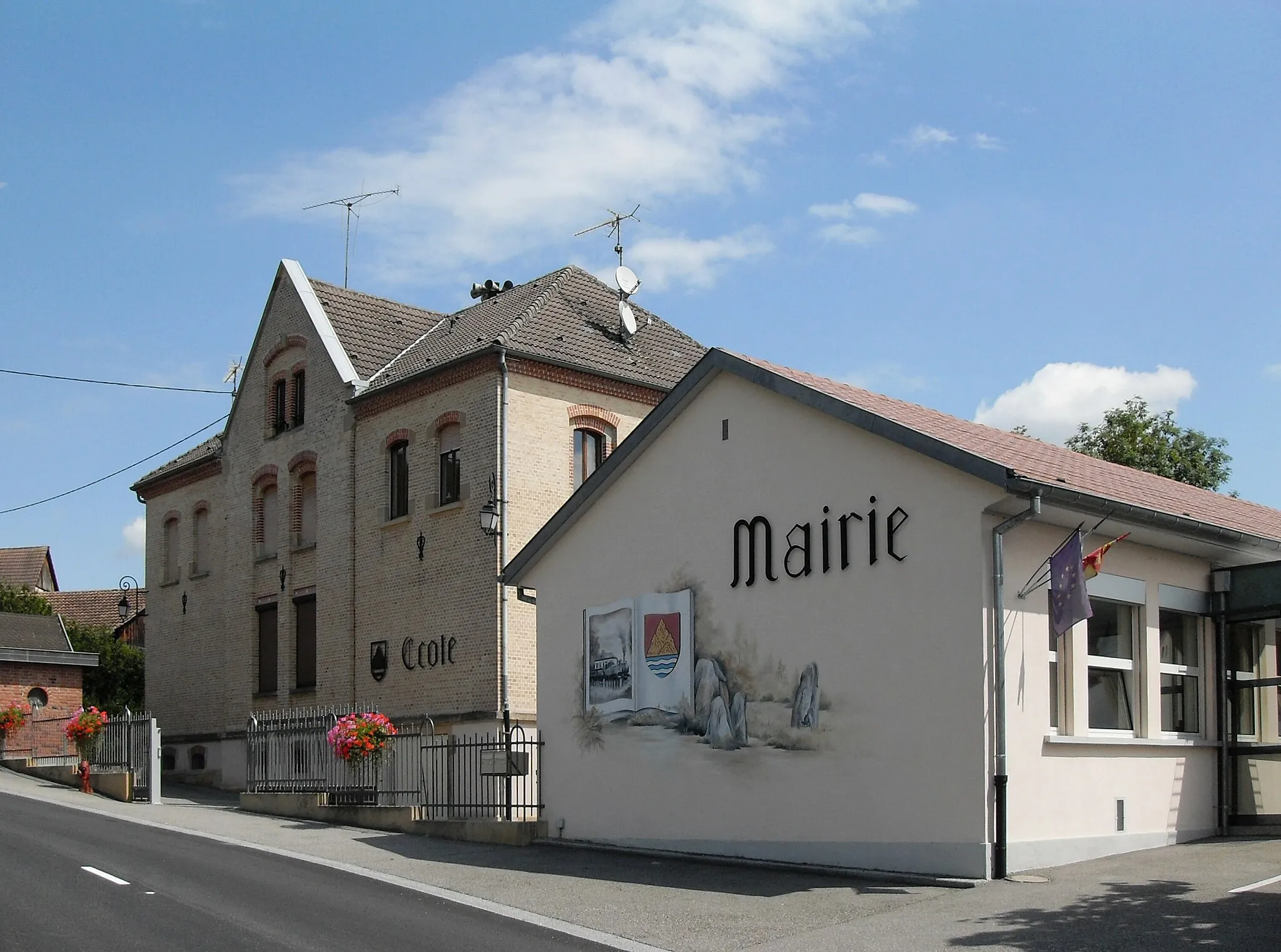 Photo showing: L'ècole et la mairie de Steinsoultz