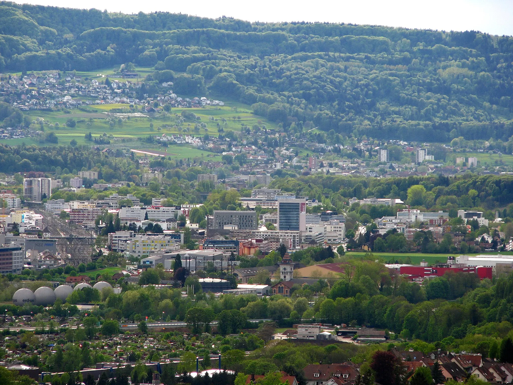 Photo showing: Schlieren, Bergdietikon (to the left) and Dietikon (to the right) in Limmtatal, seen from Käferberg-Waidberg in Zürich