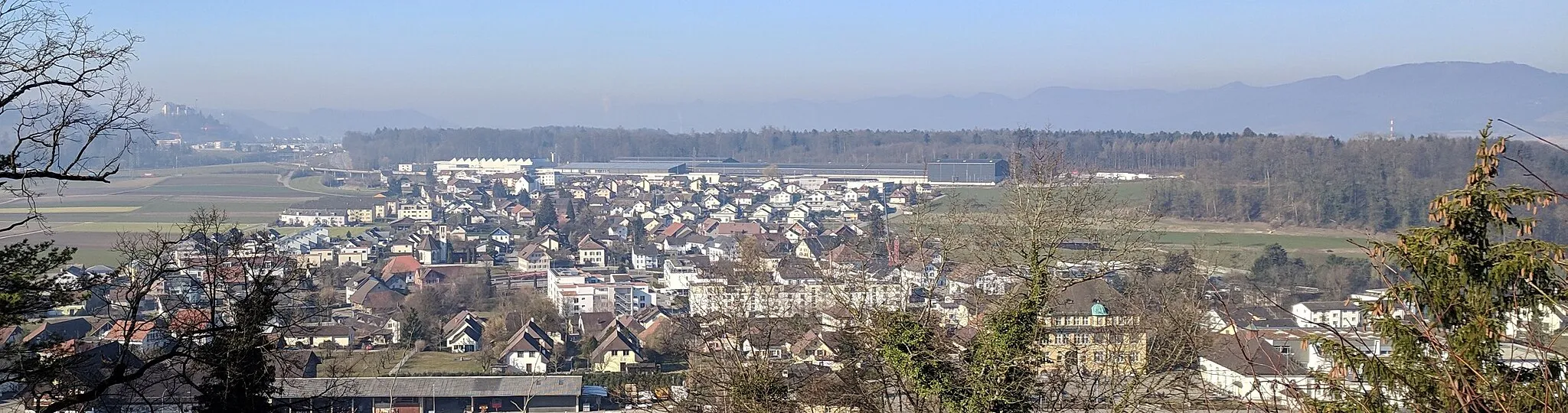 Photo showing: Othmarsingen vom Felskopf aus gesehen, der nördliche Teil des Dorfes ist dabei nicht zu sehen.