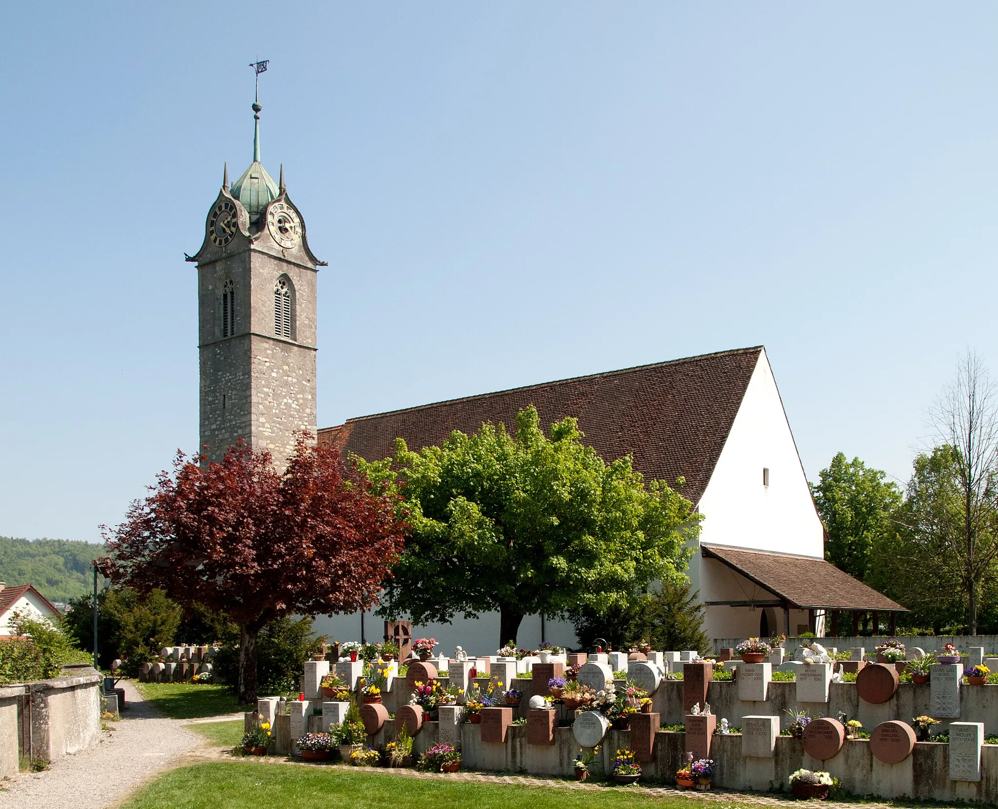 Photo showing: Die Reformierte Kirche von Windisch (gebaut um 1300) 
Sicht von Westen auf die Kirche