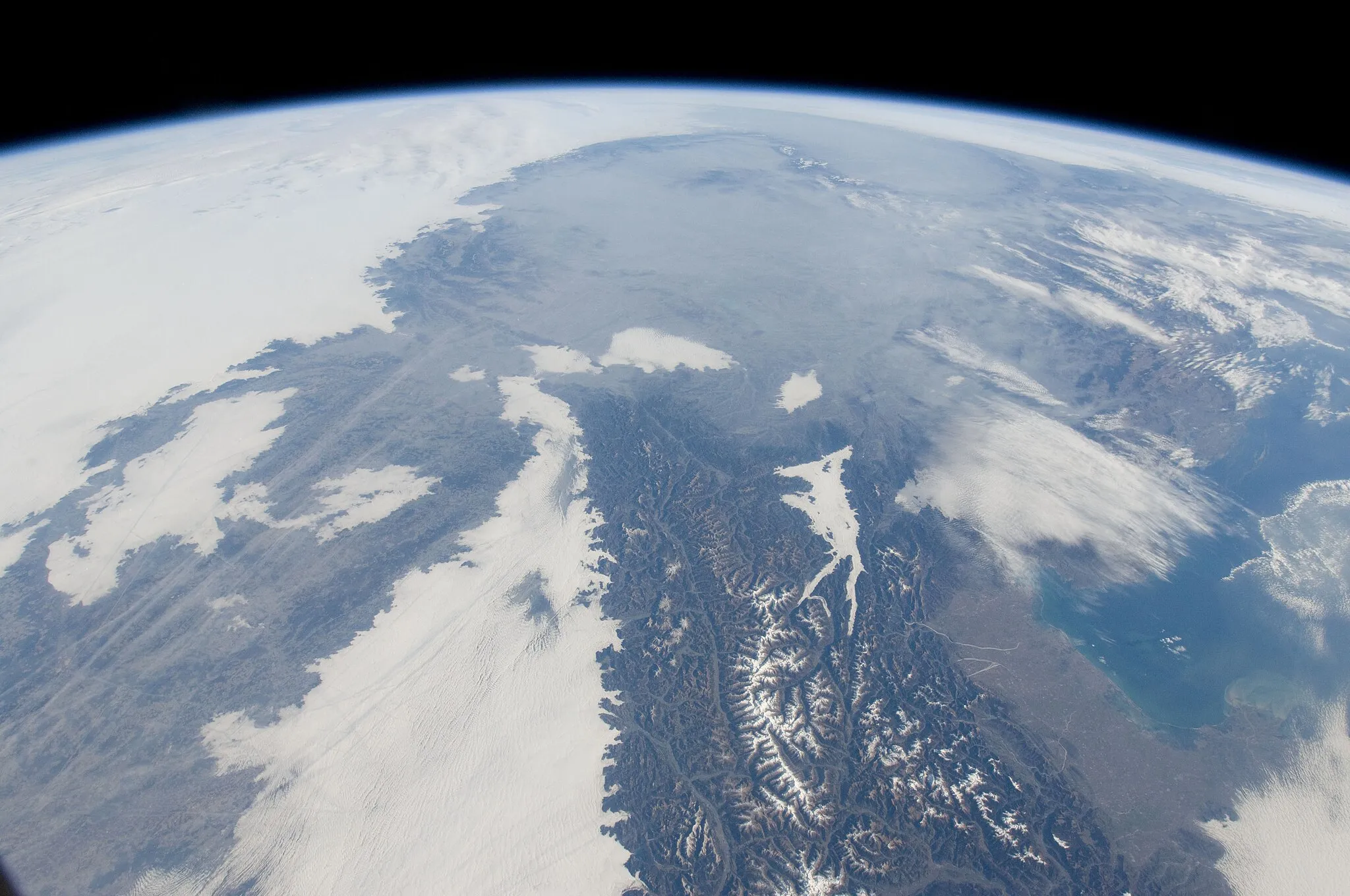 Photo showing: View of Earth taken during ISS Expedition 29.