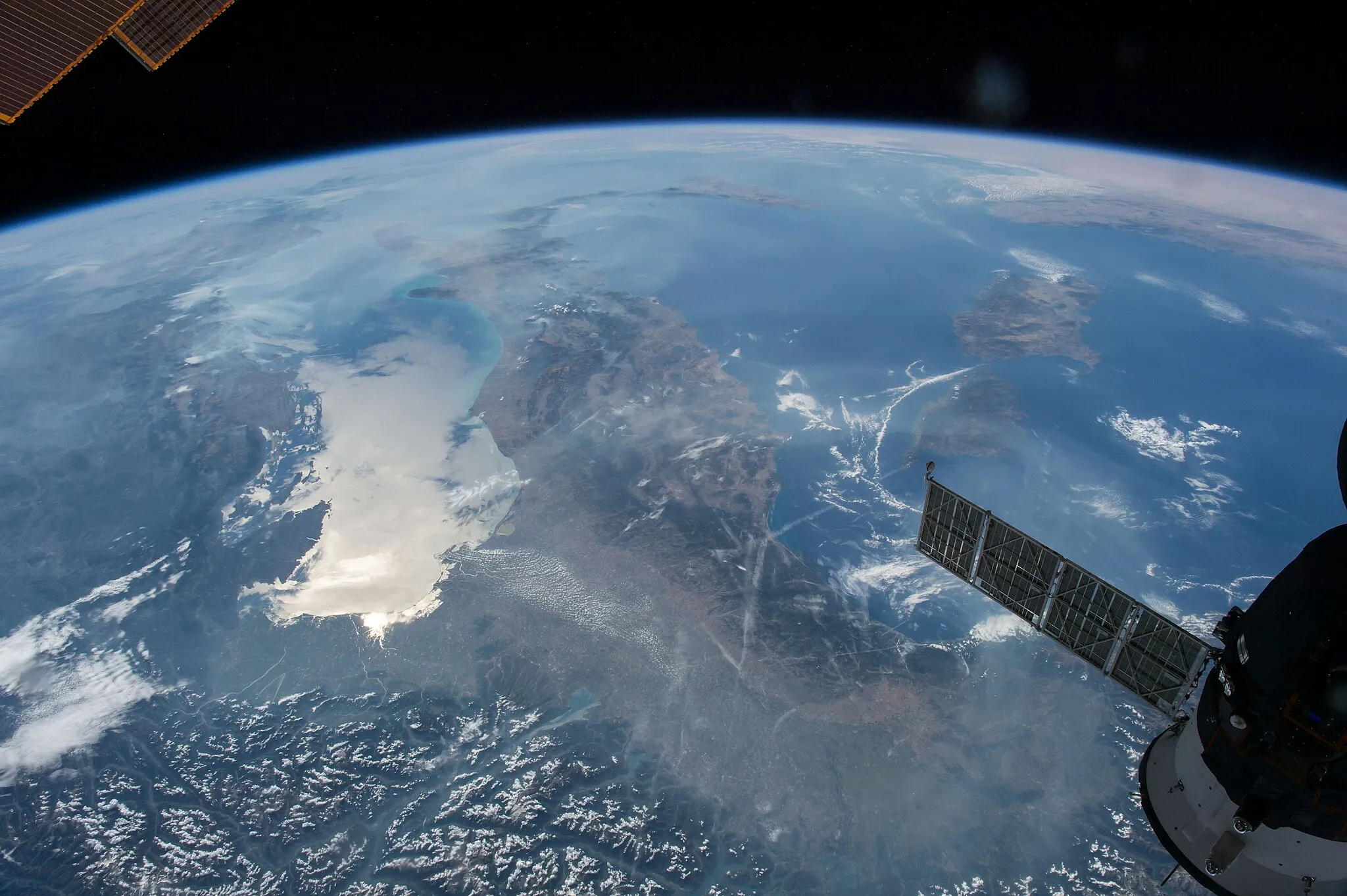 Photo showing: View of Earth taken during ISS Expedition 52.