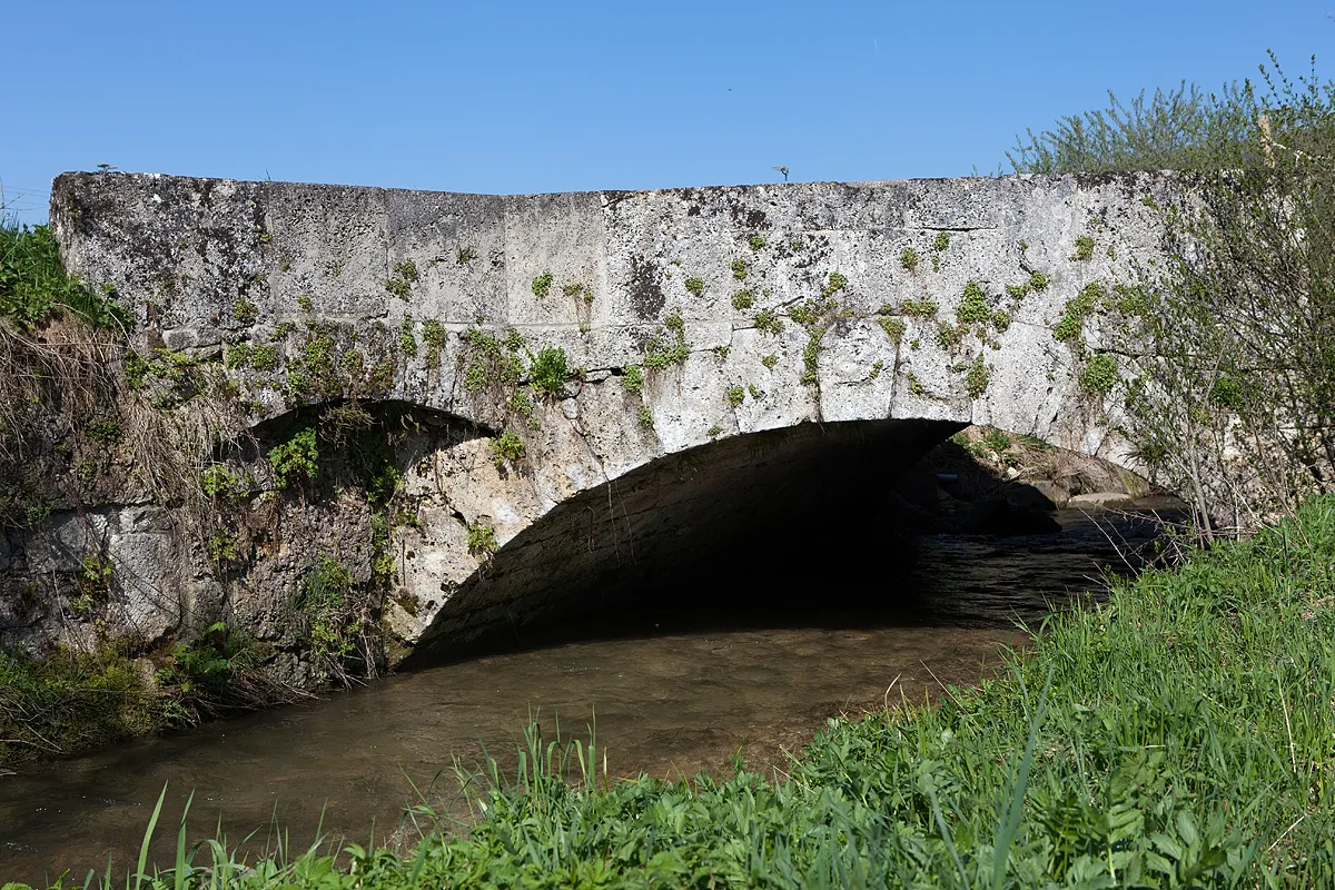 Photo showing: Die steinerne Brücke "Im Weier" über die Ergolz in Rothenfluh