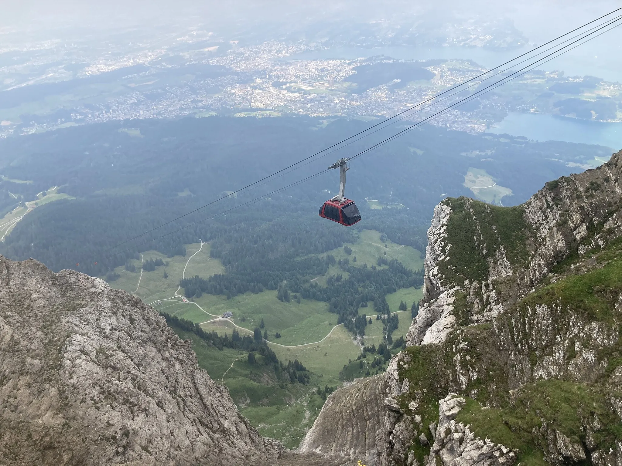 Photo showing: Mount Pilatus cableway from top of mountain
