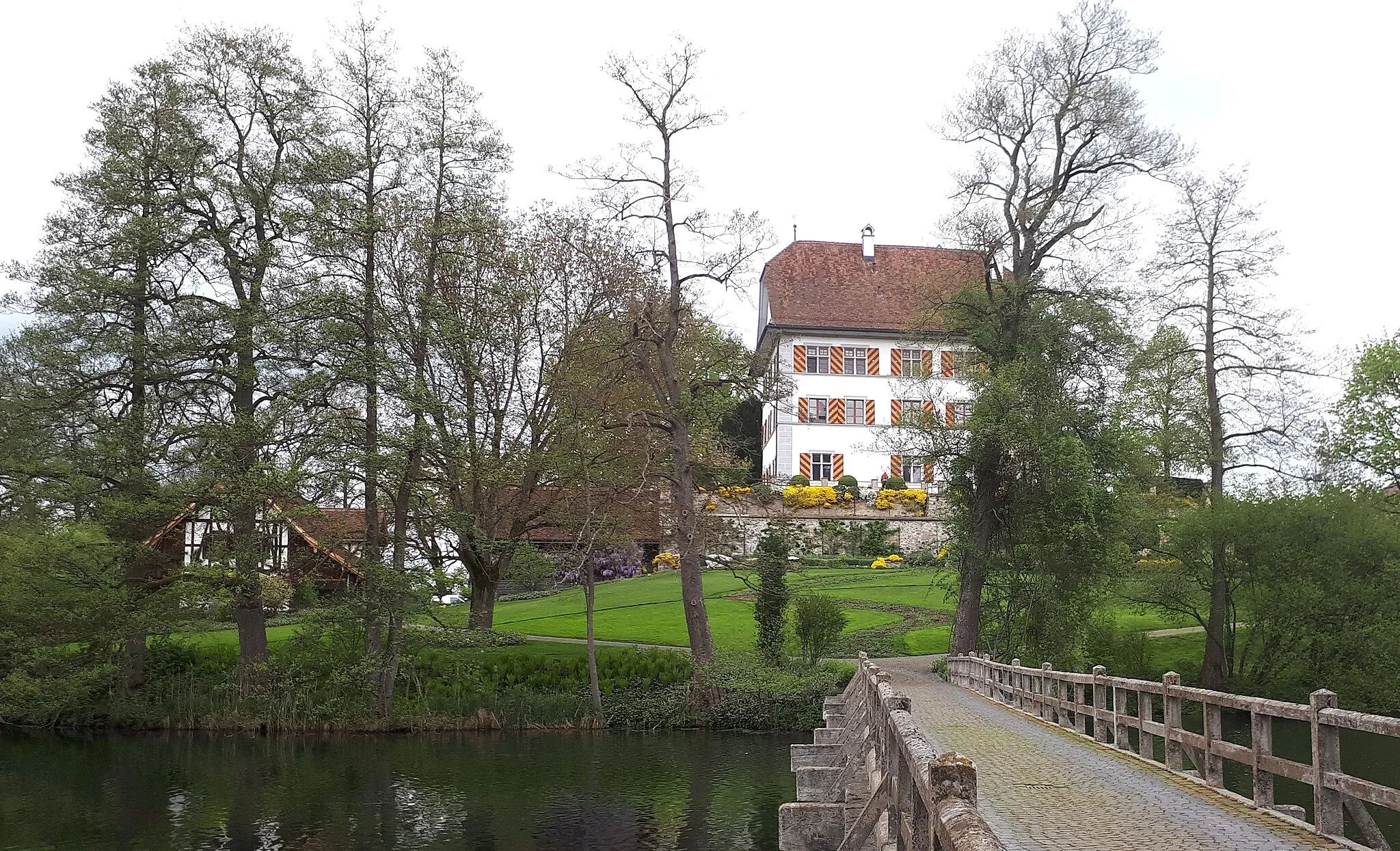 Photo showing: Schloss Mauensee, Kanton Luzern, Schweiz