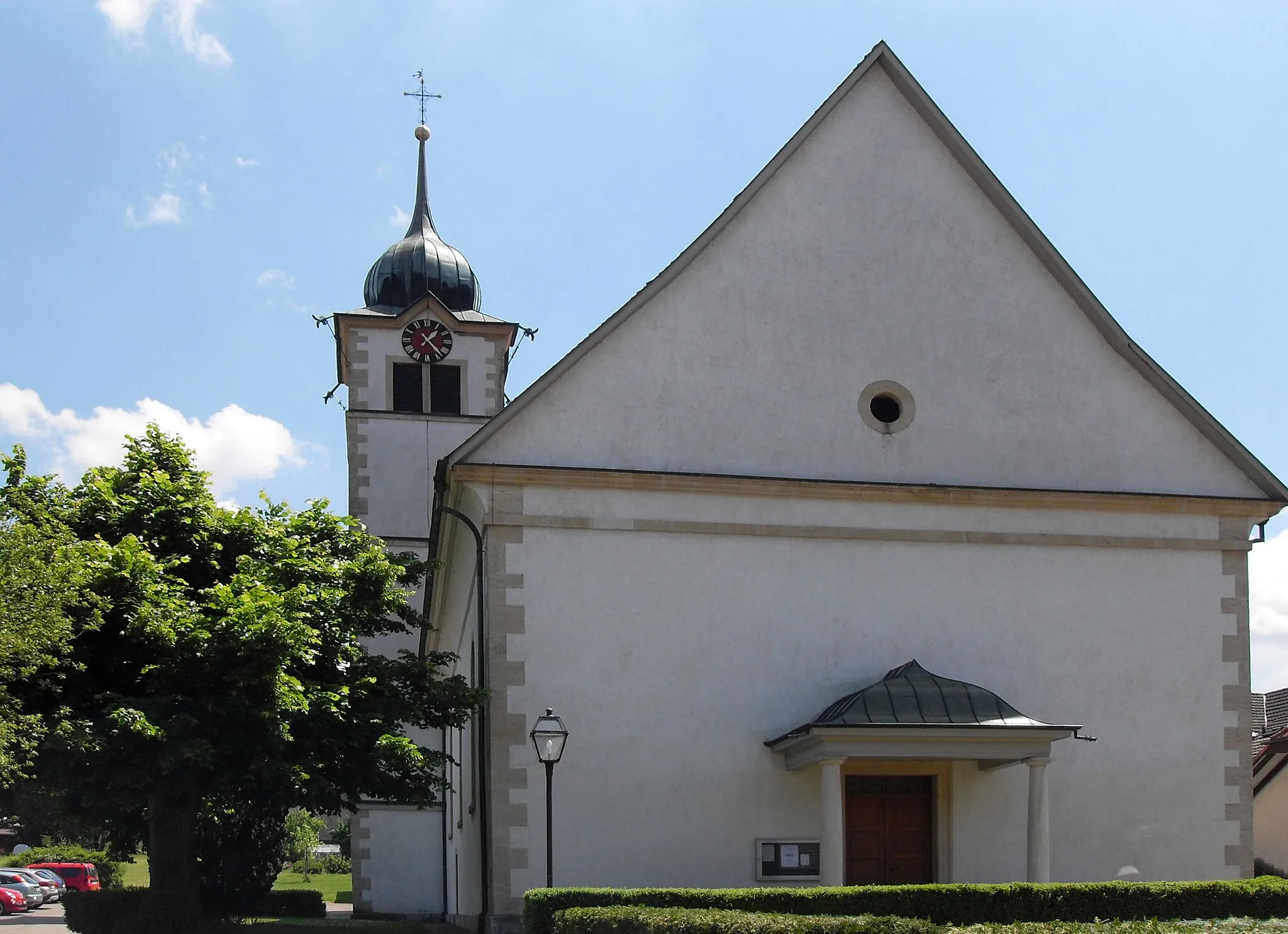 Photo showing: Nordwestseite der Kirche St. Gallus in Hochwald, Kanton Solothurn, Schweiz