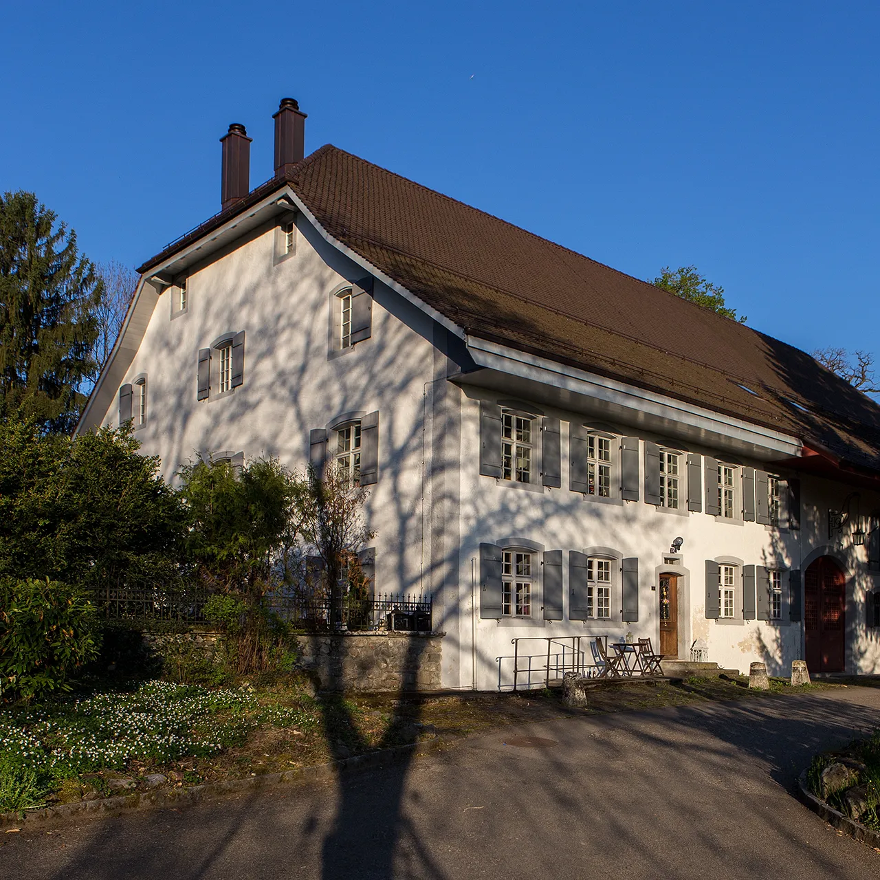 Photo showing: Ehemaliges Gasthaus zum Elefant neben dem Schloss in Hilfikon (Gemeinde Villmergen)