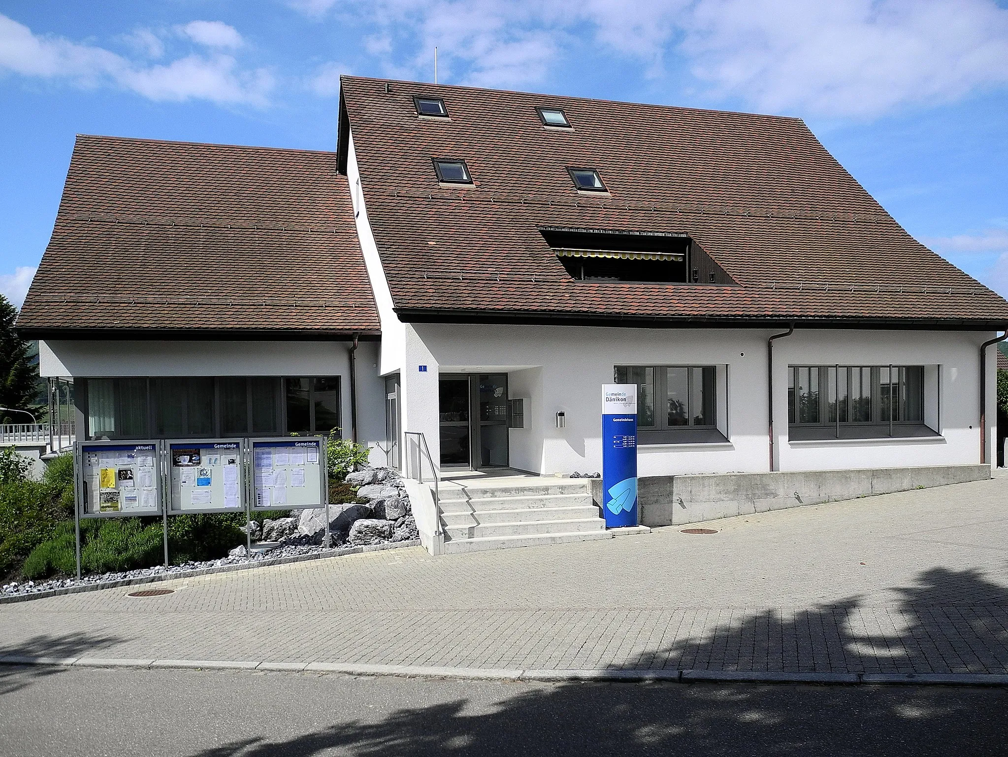 Photo showing: Gemeindehaus, Oberdorfstrasse, Dänikon (Switzerland)