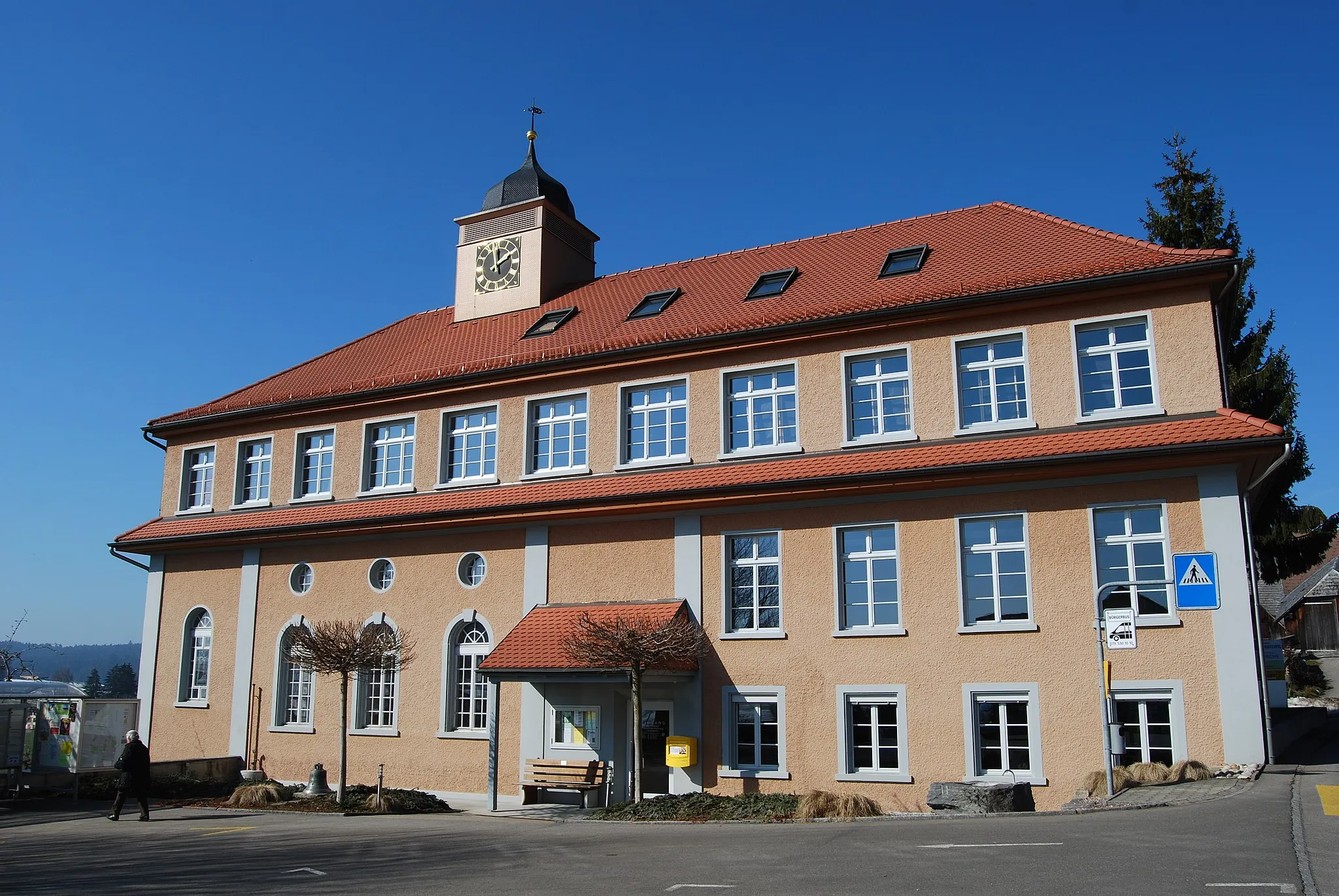 Photo showing: Protestant church, municipality and Post Office of Gondiswil, canton of Bern, Switzerland