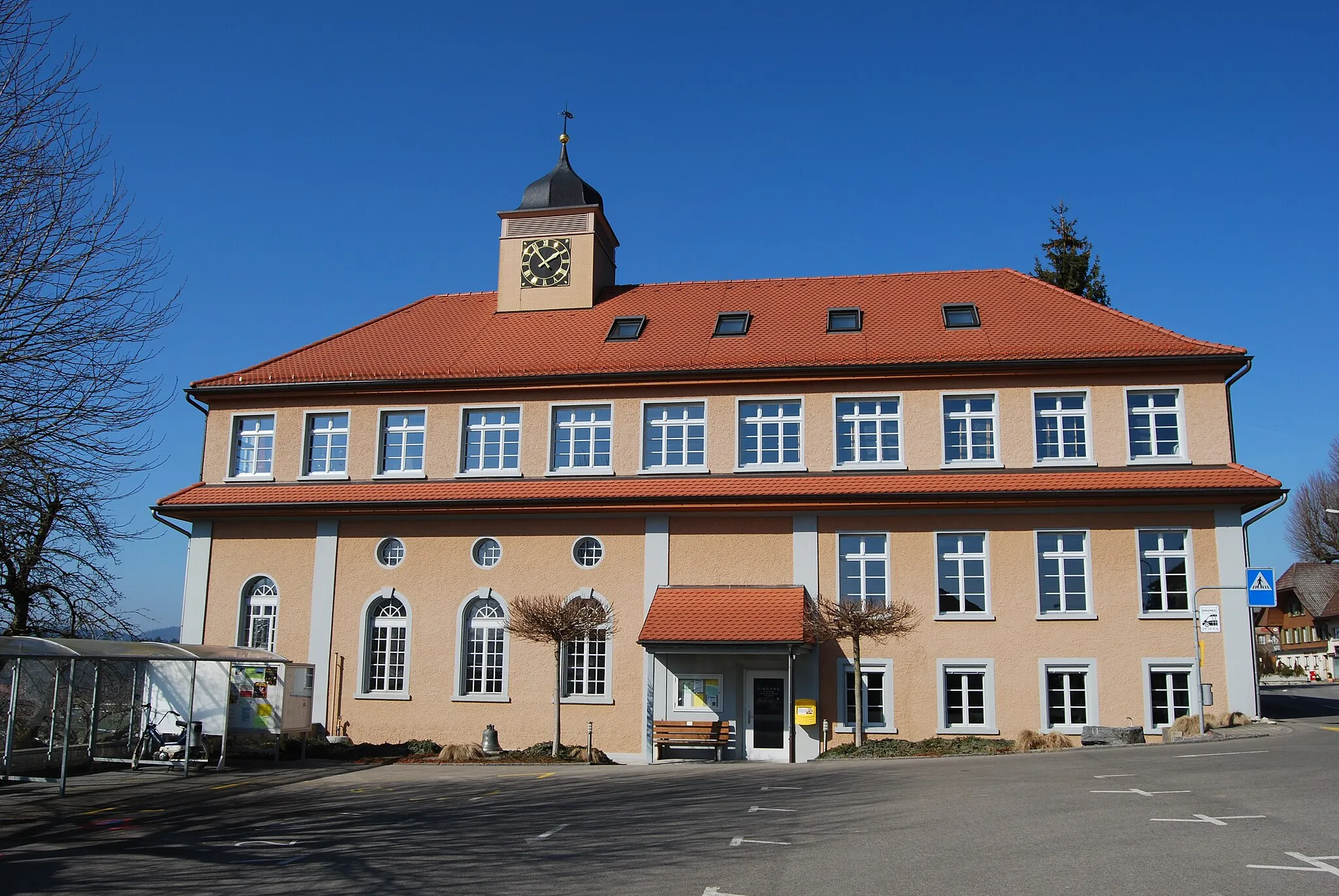 Photo showing: Protestant church, municipality and Post Office of Gondiswil, canton of Bern, Switzerland