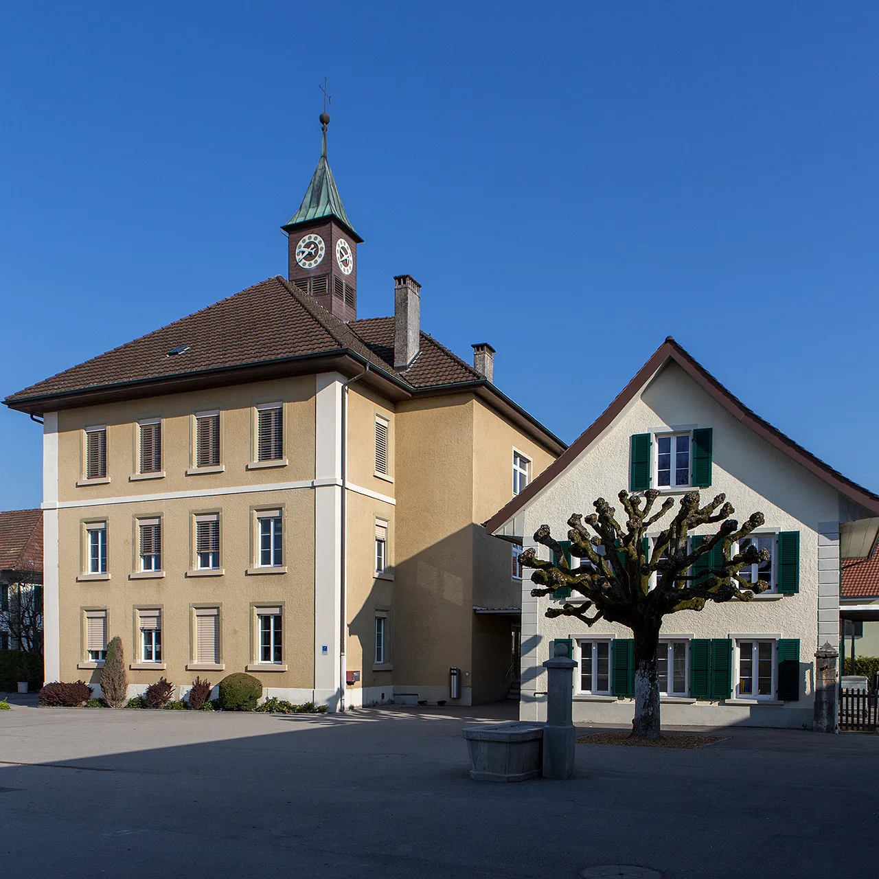 Photo showing: Dorfschulhaus in Oftringen (AG)