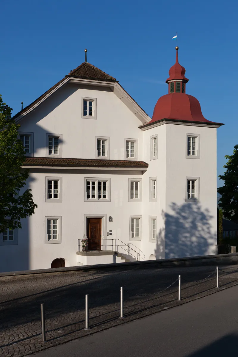 Photo showing: Der Pfarrhof neben der katholischen Kirche in Ruswil (LU)