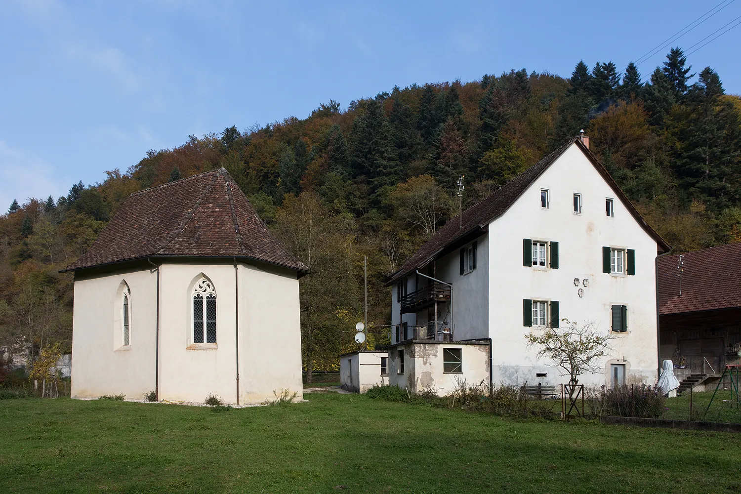 Photo showing: Kapelle St. Josef und Oekonomiegebäude des ehemaligen Klosters, Klösterli in Kleinlützel (SO)