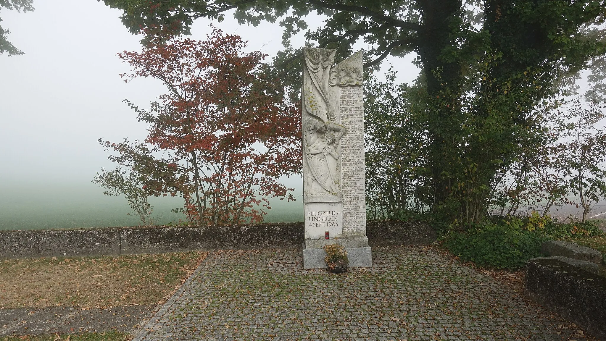 Photo showing: SR306-Monument