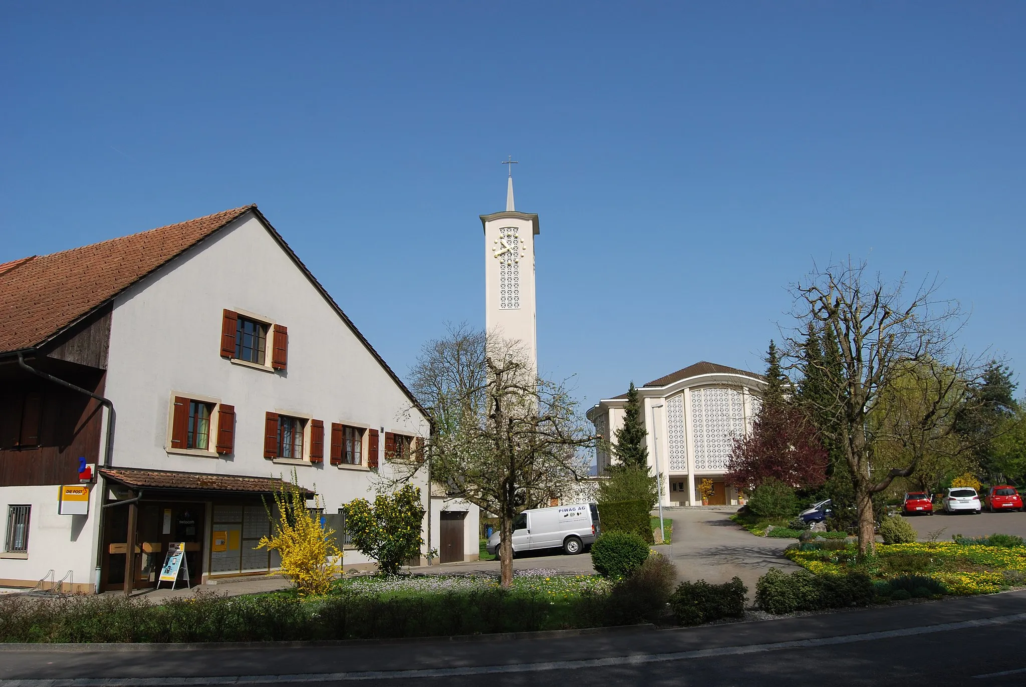 Photo showing: Post office and church of Fulenbach, canton of Solothurn, Switzerland