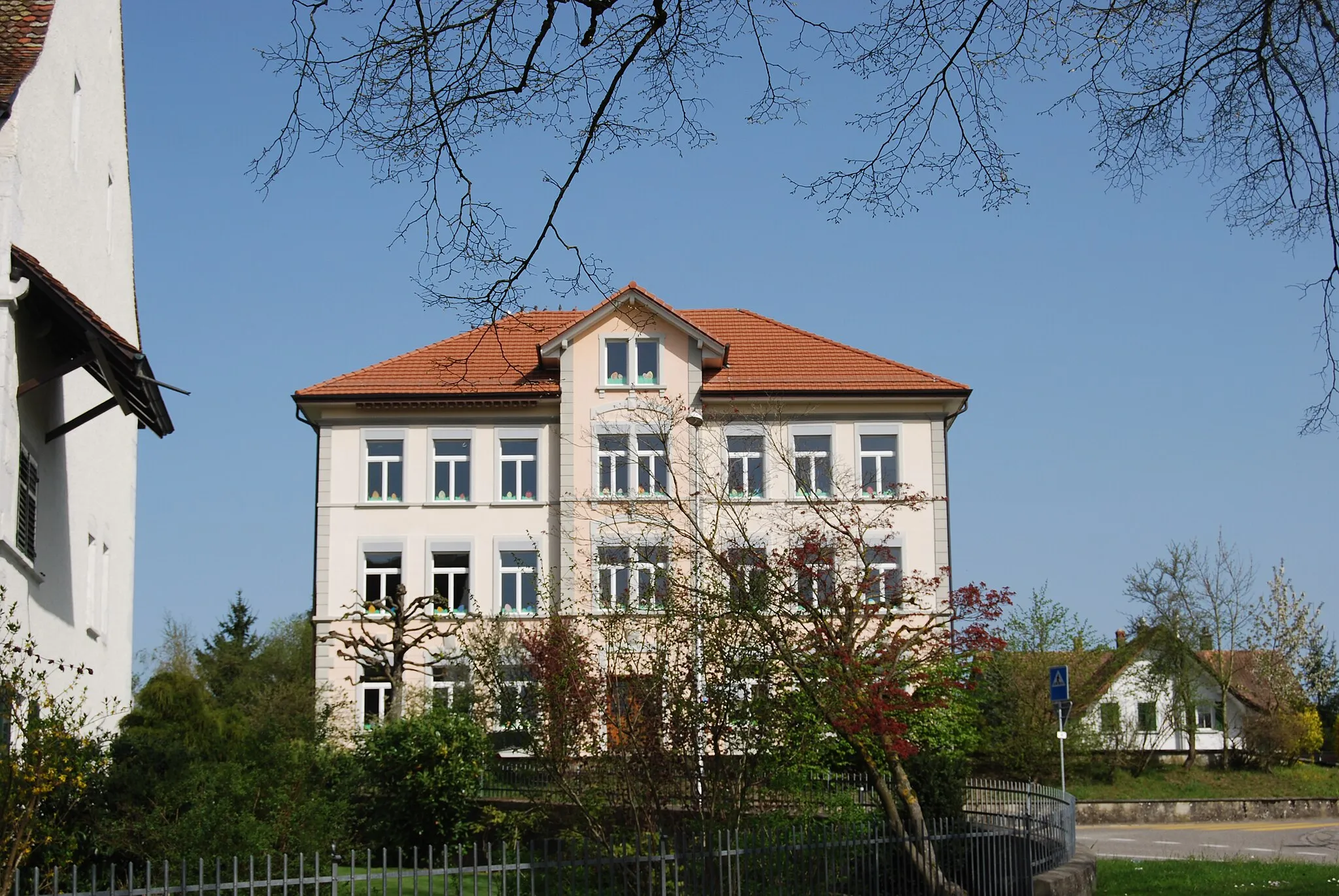 Photo showing: School at Wolfwil, canton of Solothurn, Switzerland