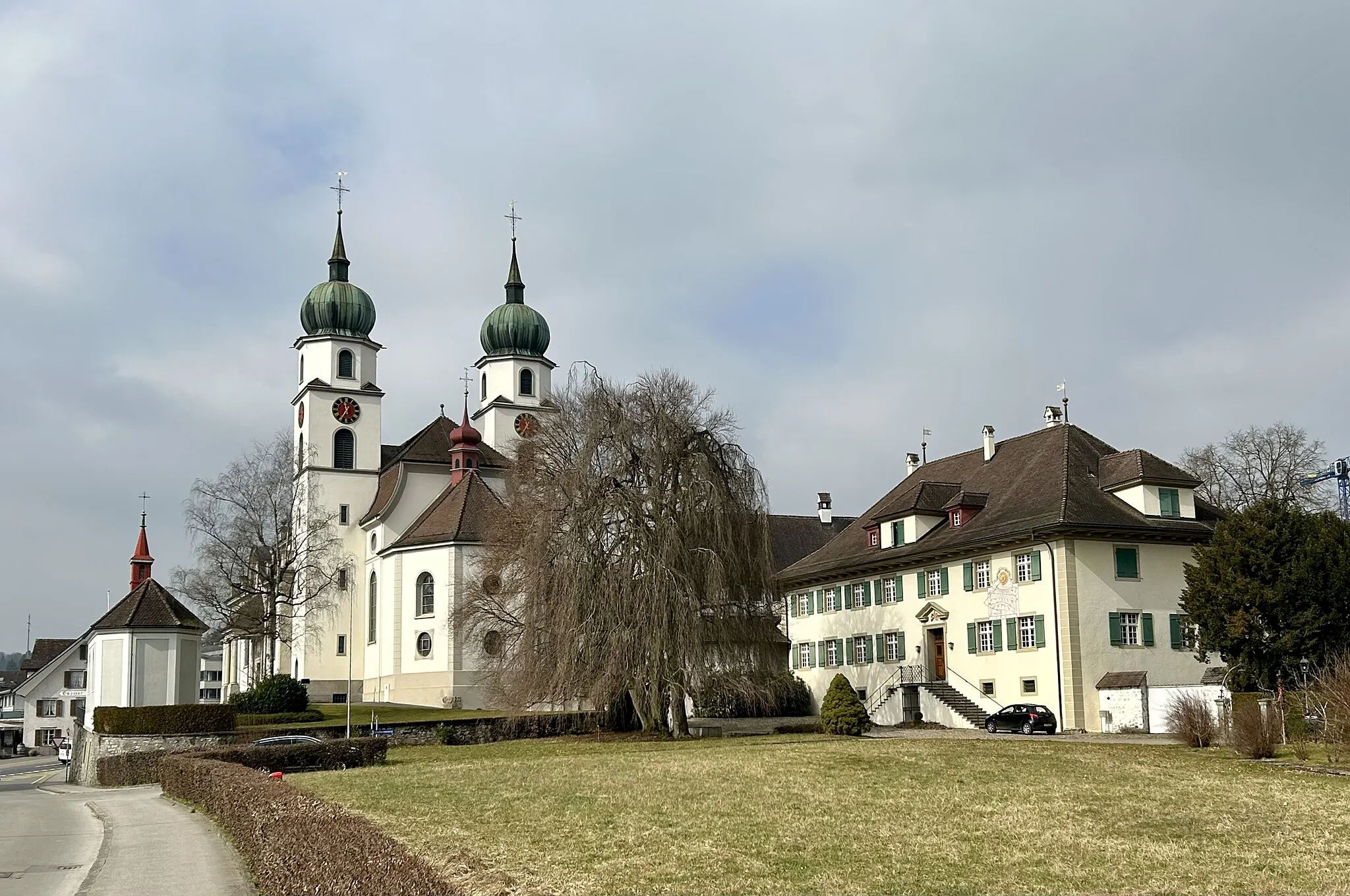 Photo showing: kath. Kirche, Eschenbach LU mit Totenkapelle (im Bild links)