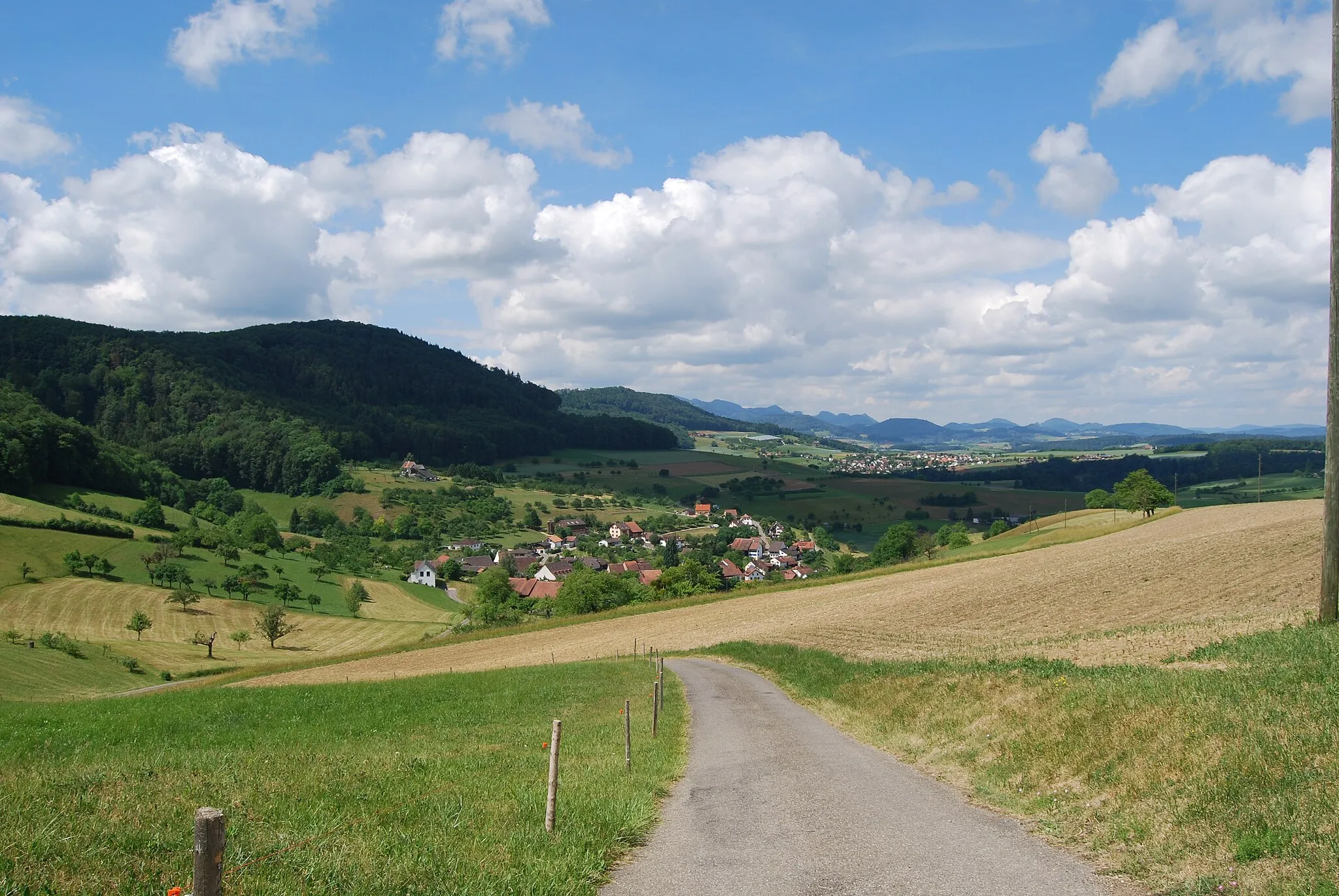 Photo showing: Häfelfingen and in the back Känerkinden, canton of Basel-Landschaft, Switzerland