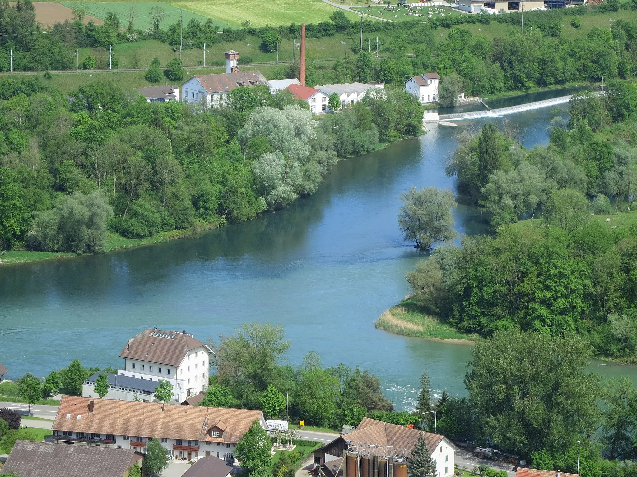 Photo showing: Zwirnerei Stroppel mit Kraftwerkkanal, Untersiggenthal AG, Schweiz