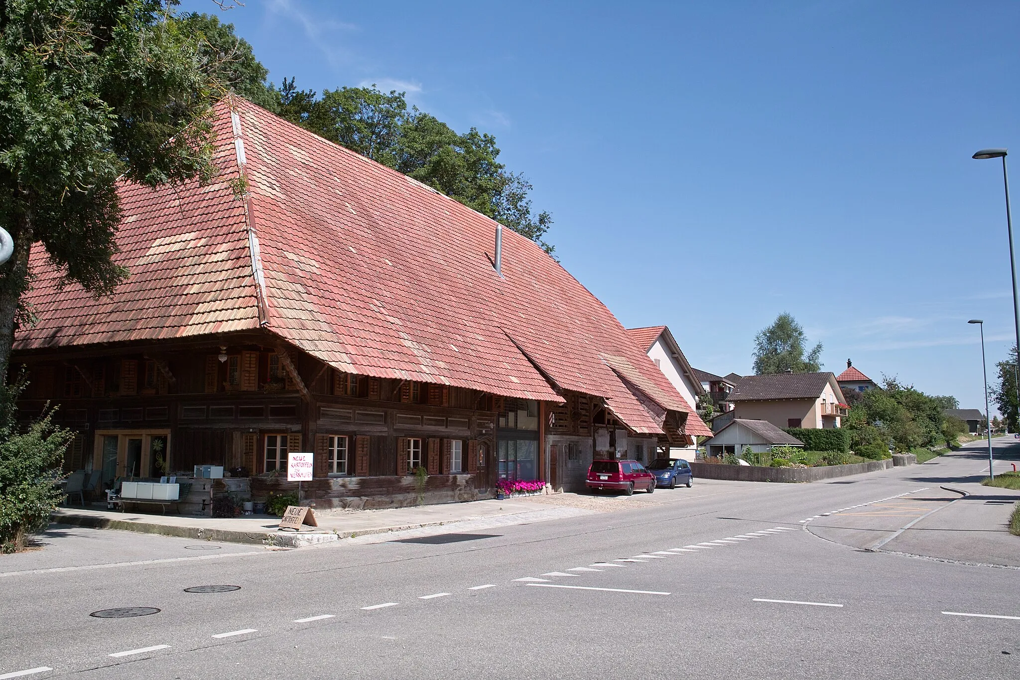 Photo showing: Farmhouse in the municipality of Halten, canton of Solothurn, Switzerland.