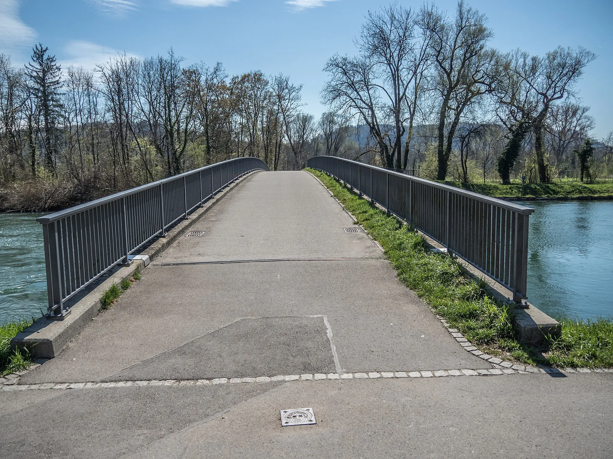 Photo showing: Pedestrian Bridge over the Aare Channel, Aarau, Canton of Aargau, Switzerland