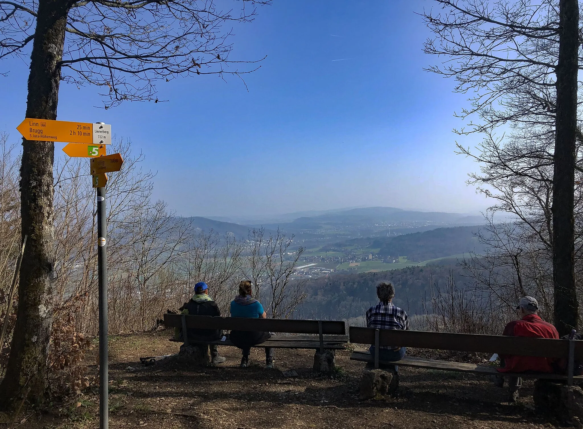 Photo showing: Aussichtspunkt am Linnerberg, Blick auf das Aaretal, Kanton Aargau, Schweiz