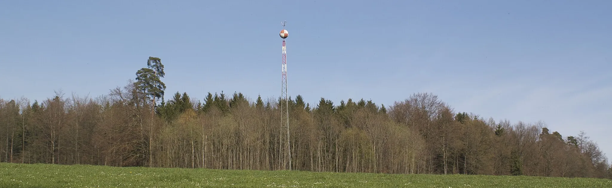 Photo showing: Blick vom Obern Ensberg auf Leuchtturm im Längetsholz.