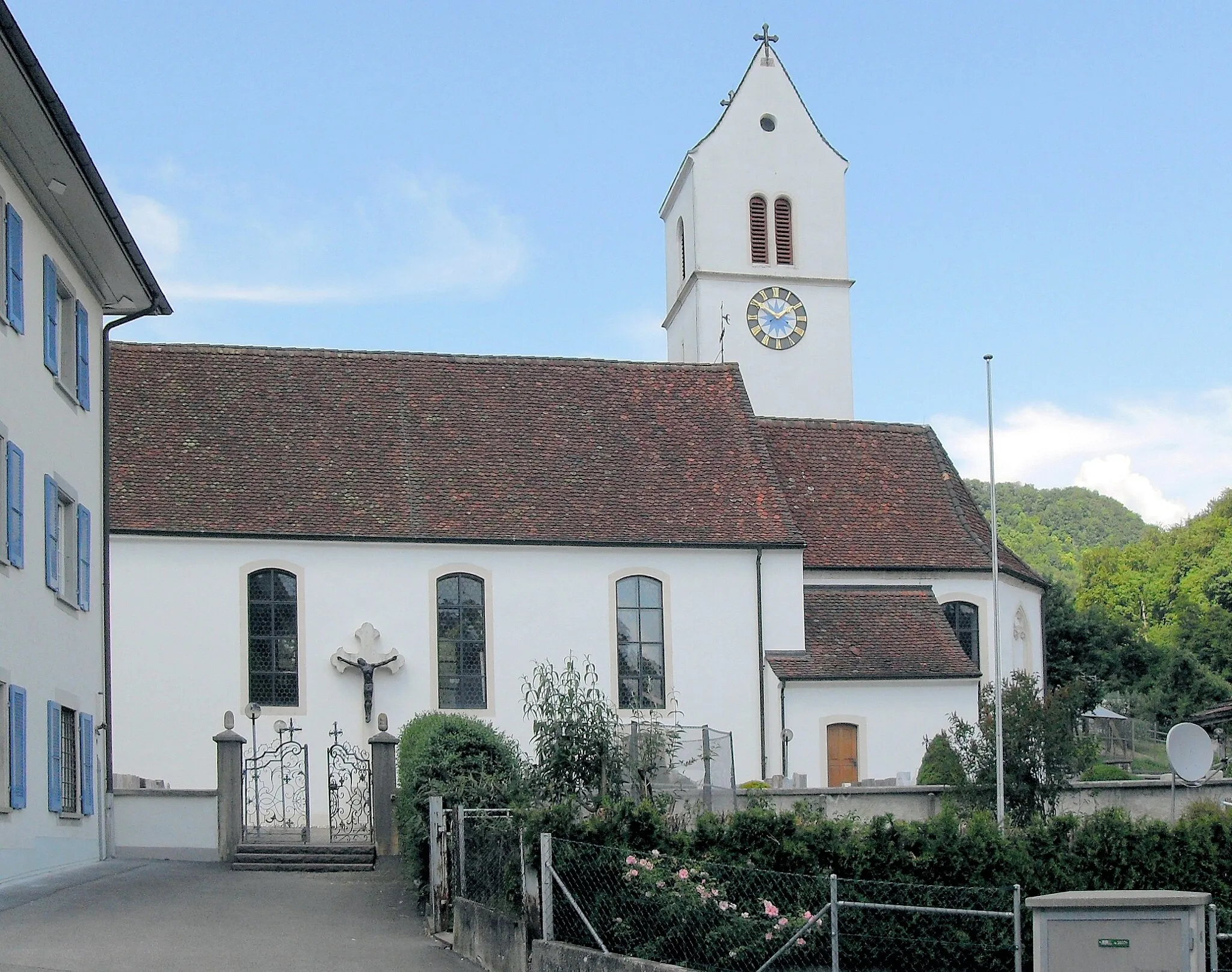 Photo showing: Südseite der Kirche St. Martin in Büren, Kanton Solothurn, Schweiz
