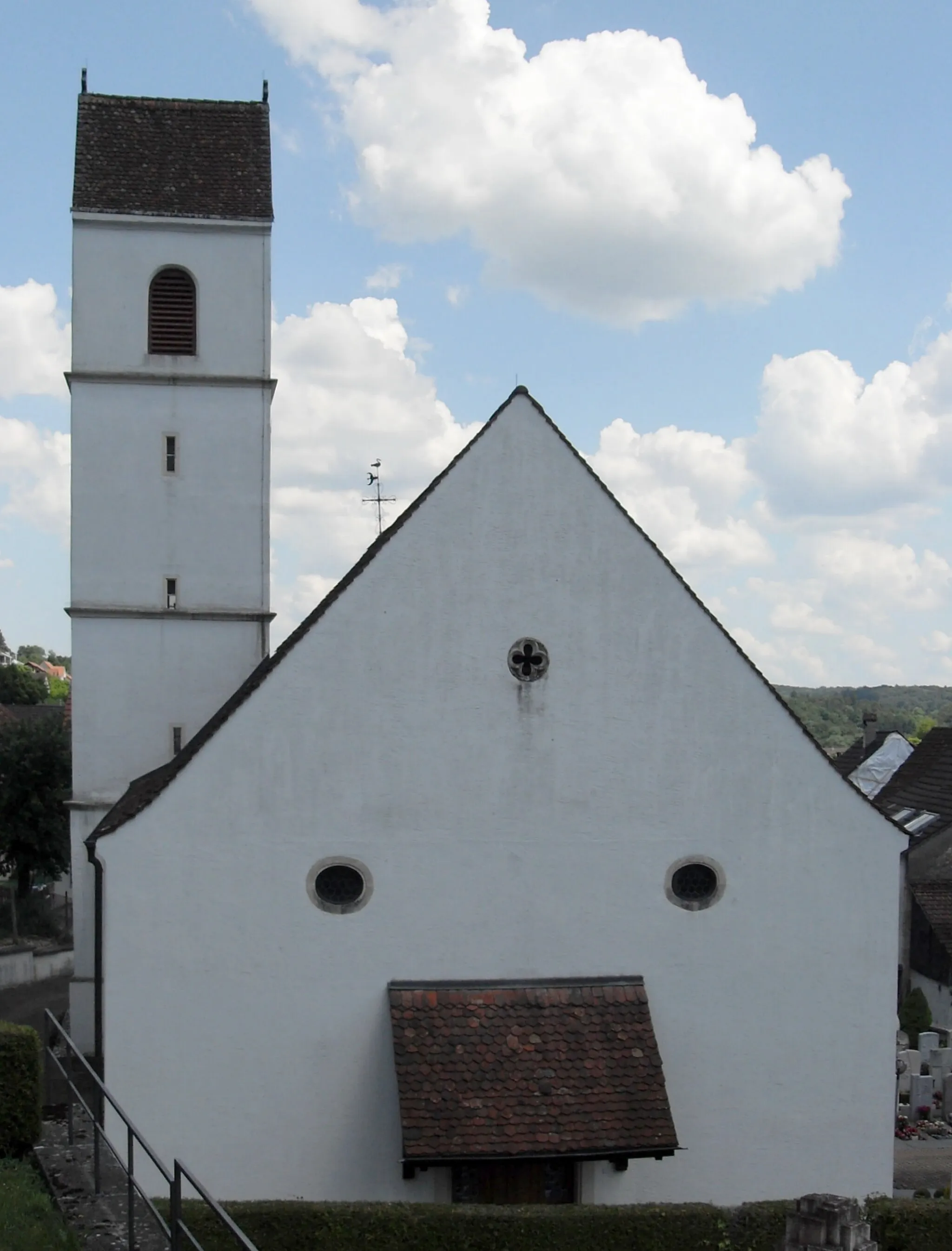 Photo showing: Westseite der Kirche St. Martin in Büren, Kanton Solothurn, Schweiz