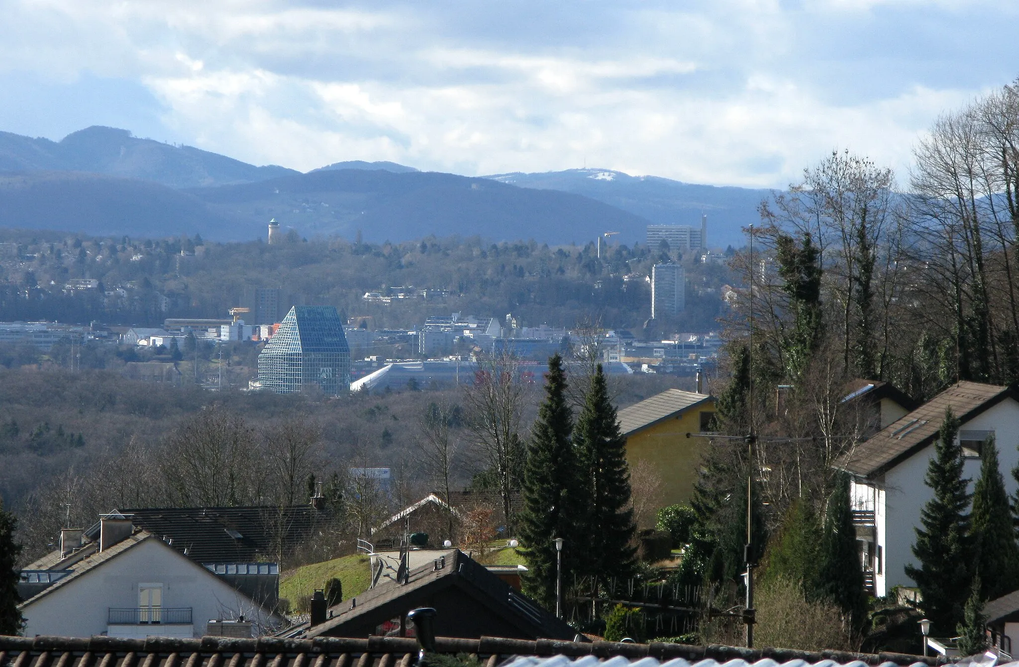 Photo showing: Blick Richtung St. Jakob und Bruderholz von der oberen Talstraße in Grenzach