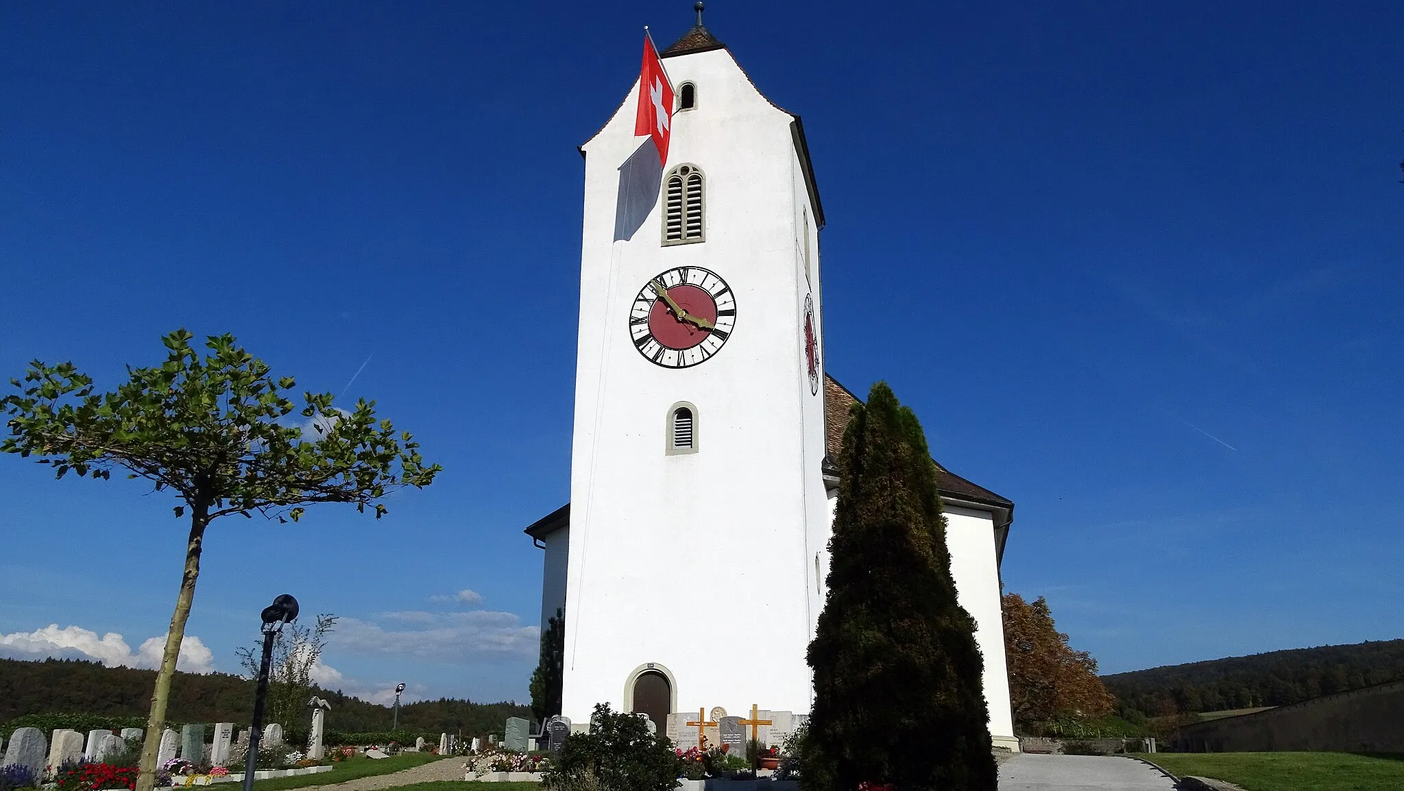 Photo showing: In der Gemeinde Wilchingen (Schweizer Kanton Schaffhausen) mit Kirche St. Othmar.