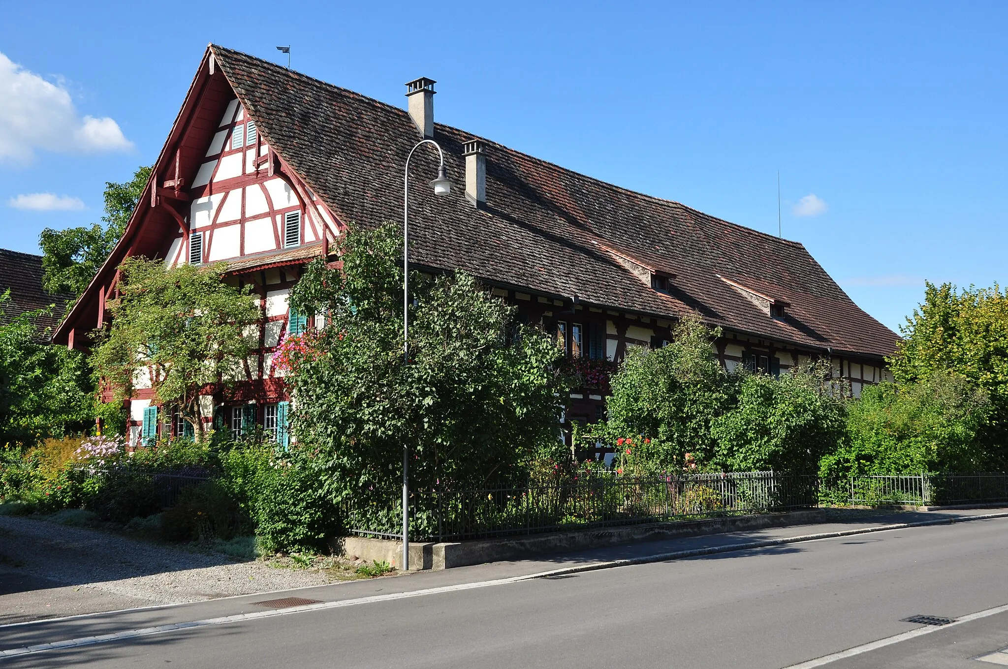 Photo showing: [[:Category:|Wohnhaus, sogenanntes «Altes Wirtshaus»]], Schaffhauserstrasse 3 in Marthalen (Switzerland)