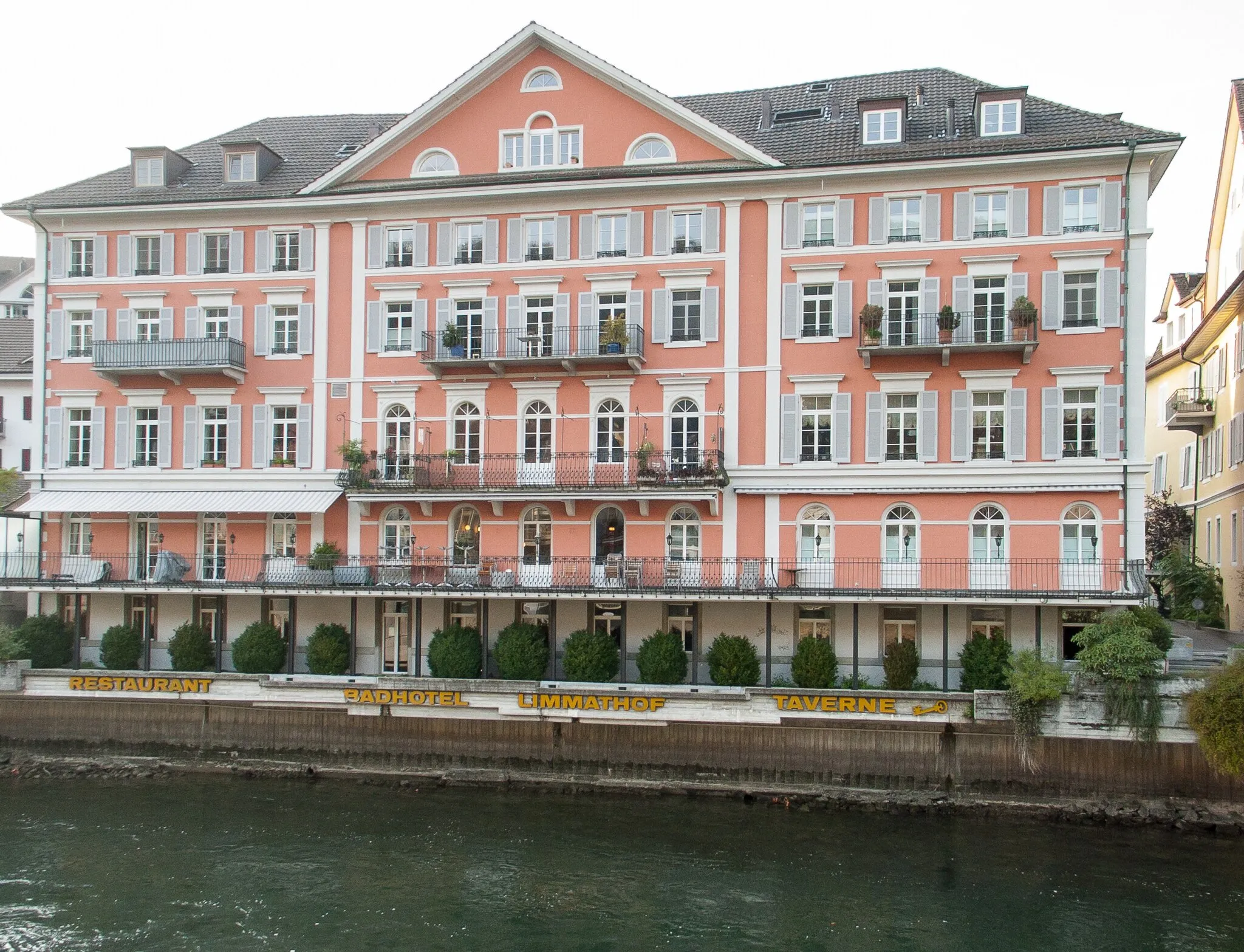 Photo showing: Badhotel Limmathof in Baden AG (2006)