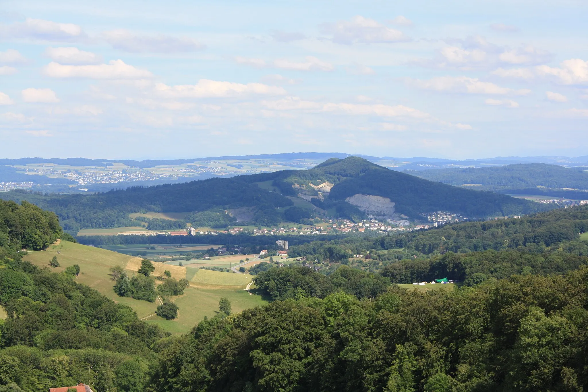 Photo showing: BLick von Thalheim auf den Chestenberg