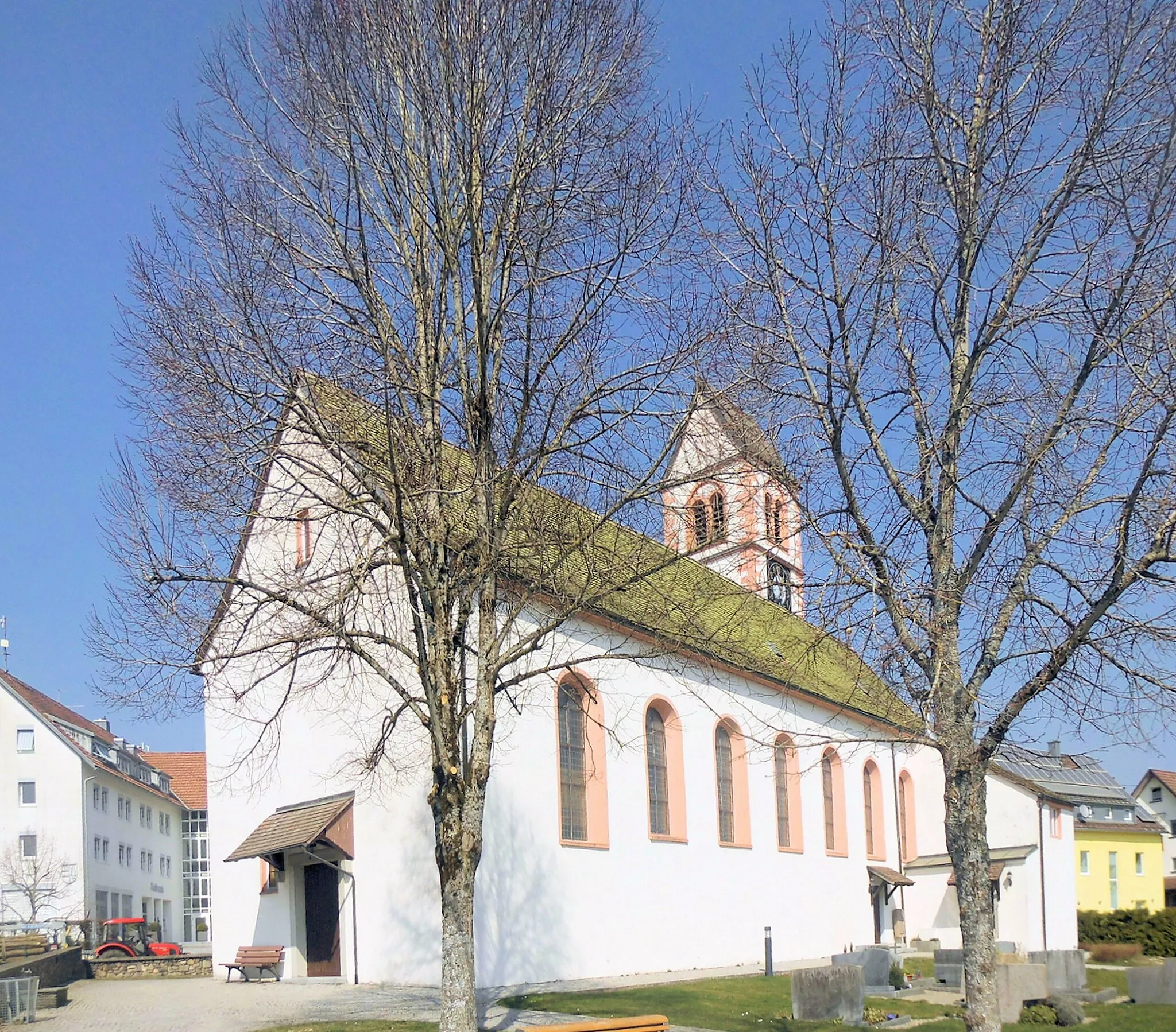 Photo showing: Südseite der Kirche St. Peter und Paul in Weilheim (Baden)