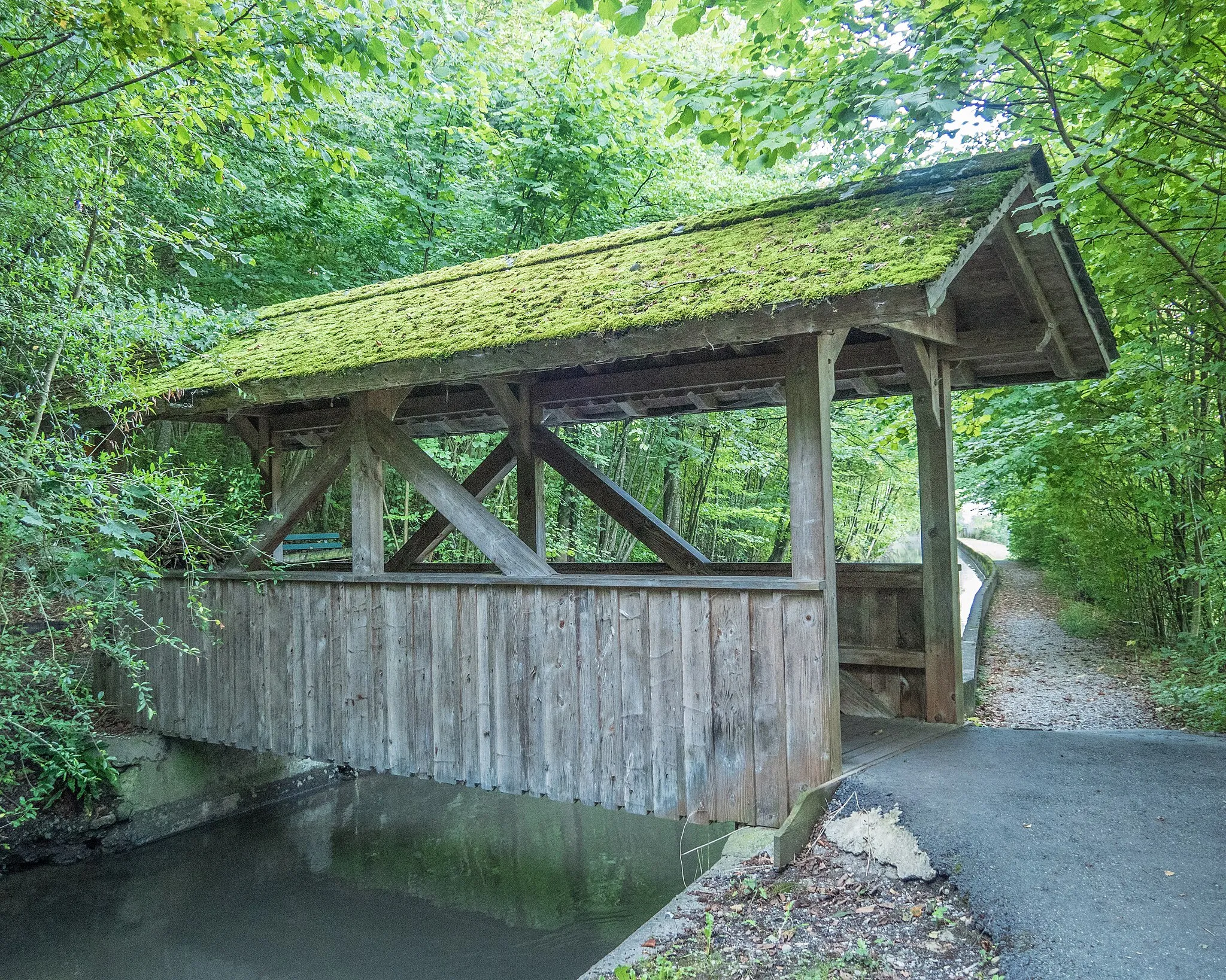 Photo showing: Covered Wooden Bridge over the Rotkanal, Murgenthal, Canton of Aargau, Switzerland