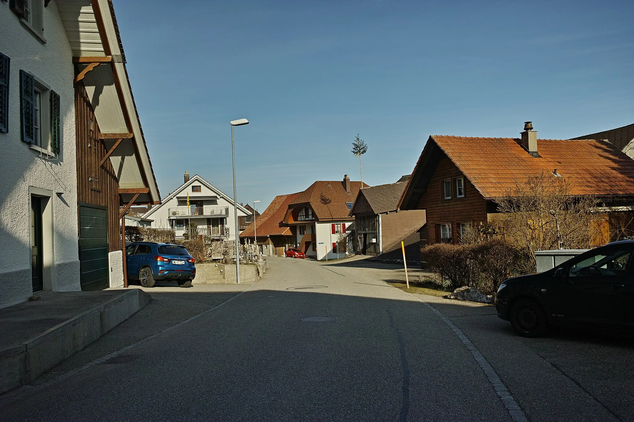 Photo showing: Street in the village of Farnern, canton of Bern, Switzerland.