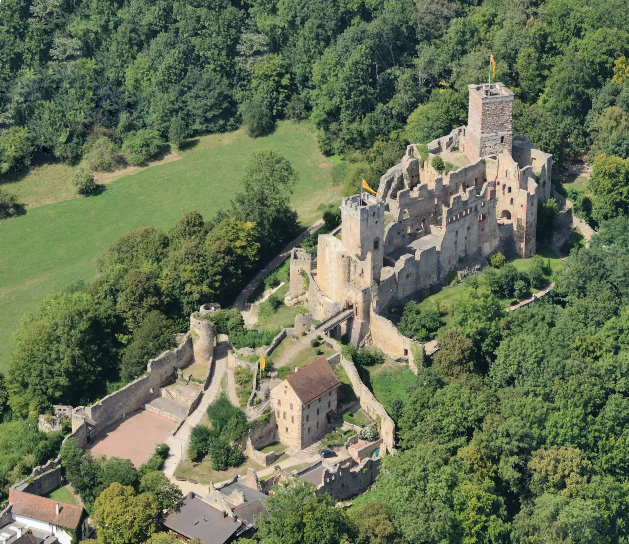 Photo showing: Lörrach: aerial view of Rötteln Castle