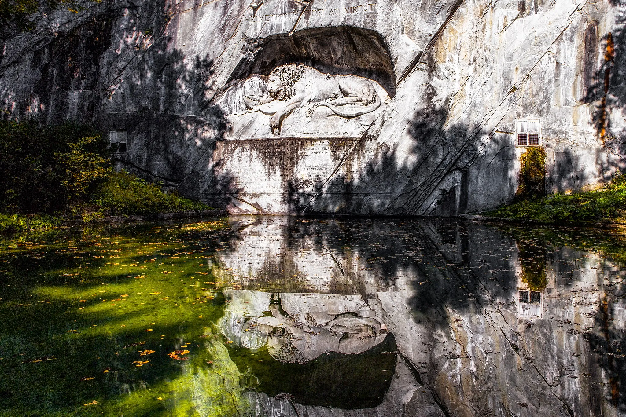 Photo showing: The Lion Monument (German: LÃ¶wendenkmal), or the Lion of Lucerne, is a rock relief in Lucerne, Switzerland, designed by Bertel Thorvaldsen and hewn in 1820â21 by Lukas Ahorn. It commemorates the Swiss Guards who were massacred in 1792 during the French Revolution, when revolutionaries stormed the Tuileries Palace in Paris.
Mark Twain praised the sculpture of a mortally-wounded lion as âthe most mournful and moving piece of stone in the world.â

en.wikipedia.org/wiki/Lion_Monument