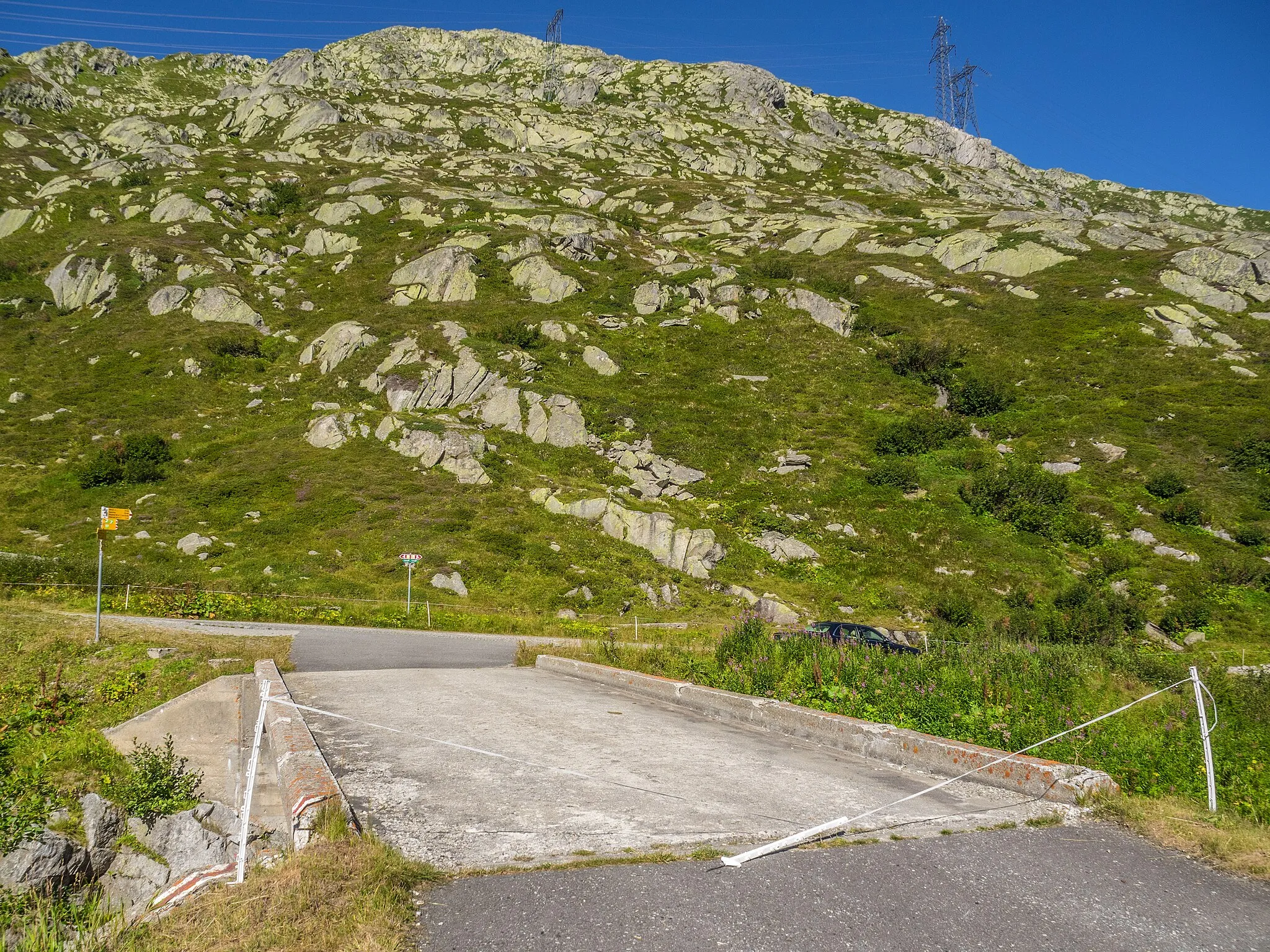 Photo showing: Road Bridge over the Gotthardreuss River, Airolo, Canton of Ticino, Switzerland