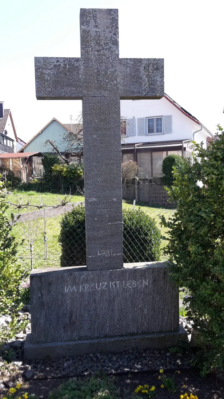 Photo showing: Inschrift: Im Kreuz ist Leben
Erbaut: 1981