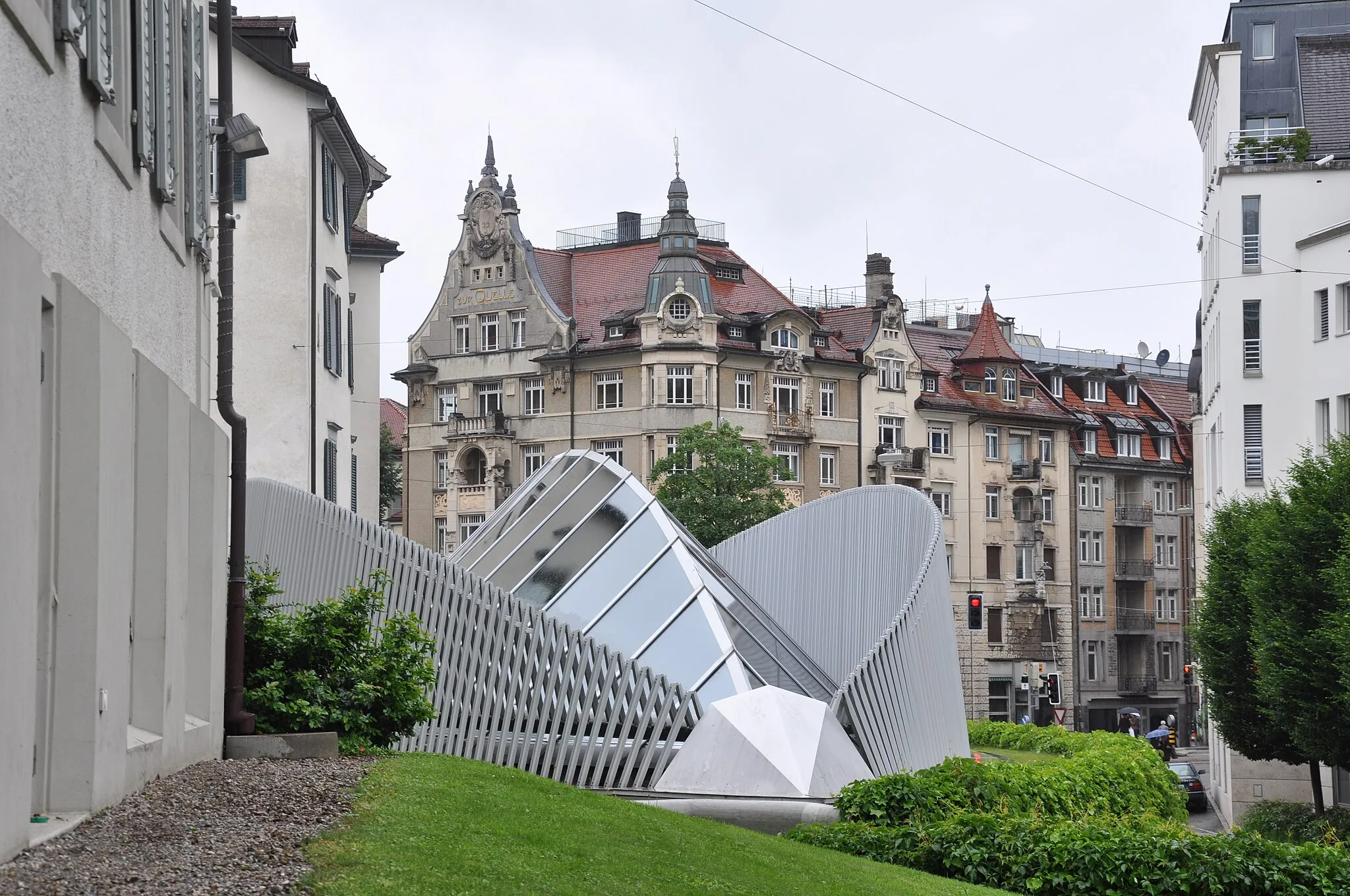 Photo showing: St. Gallen,

Notrufzentrale St. Gallen von Santiago Calatrava