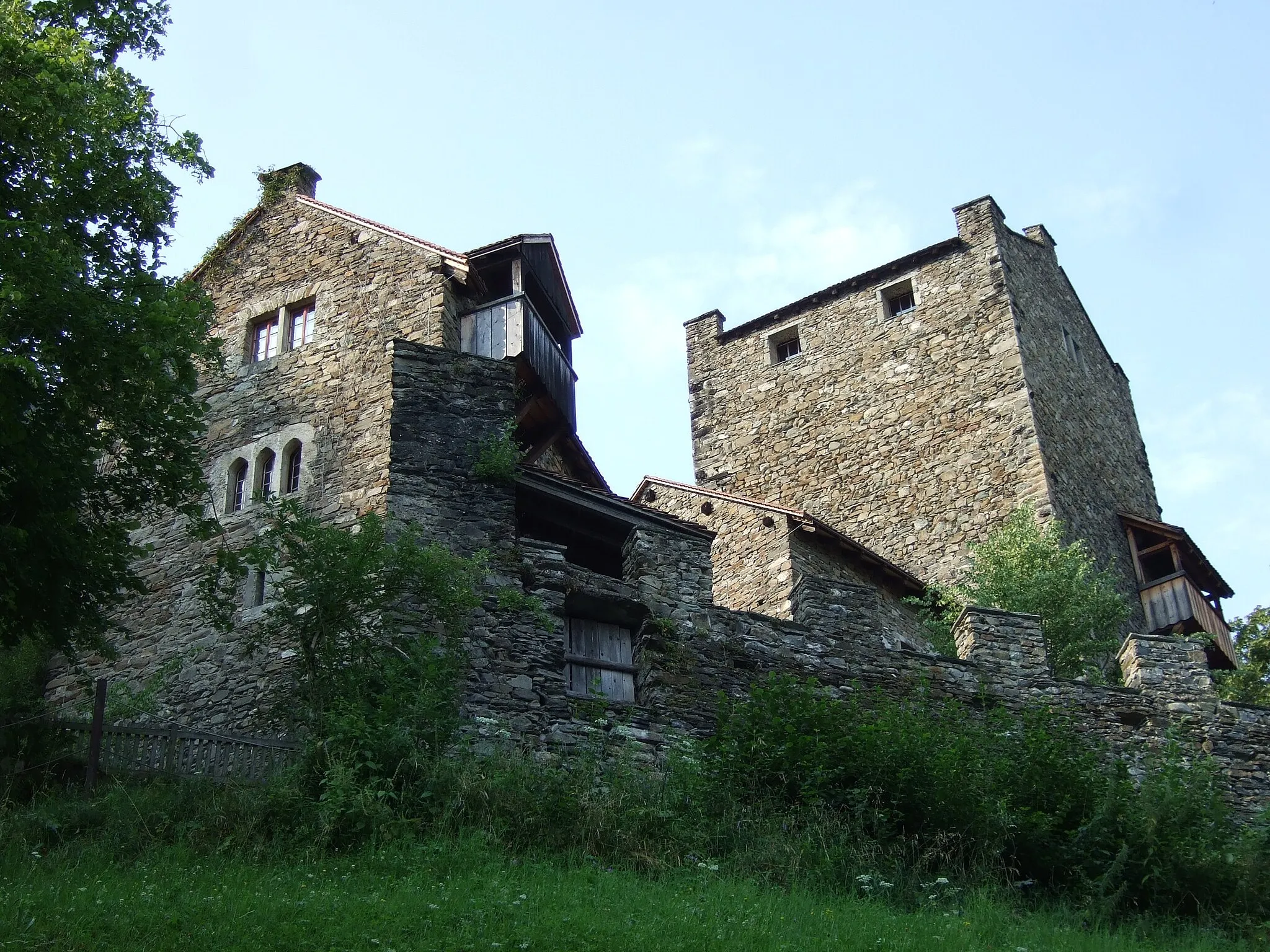 Photo showing: Burg Ehrenfels in Sils im Domleschg von der Via Spluga aus gesehen