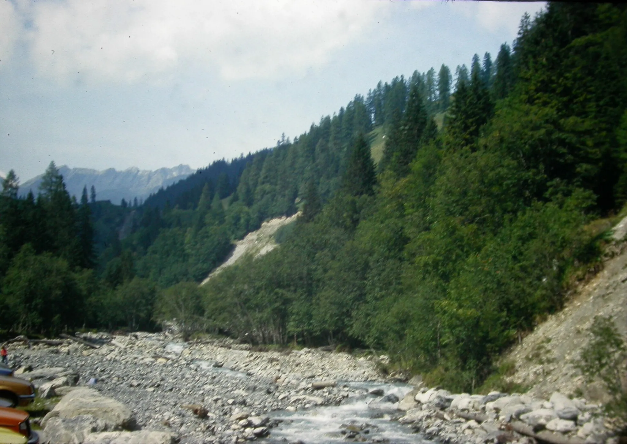 Photo showing: 1975 Calfeisental, at the parking (end of public road) of St. Martin