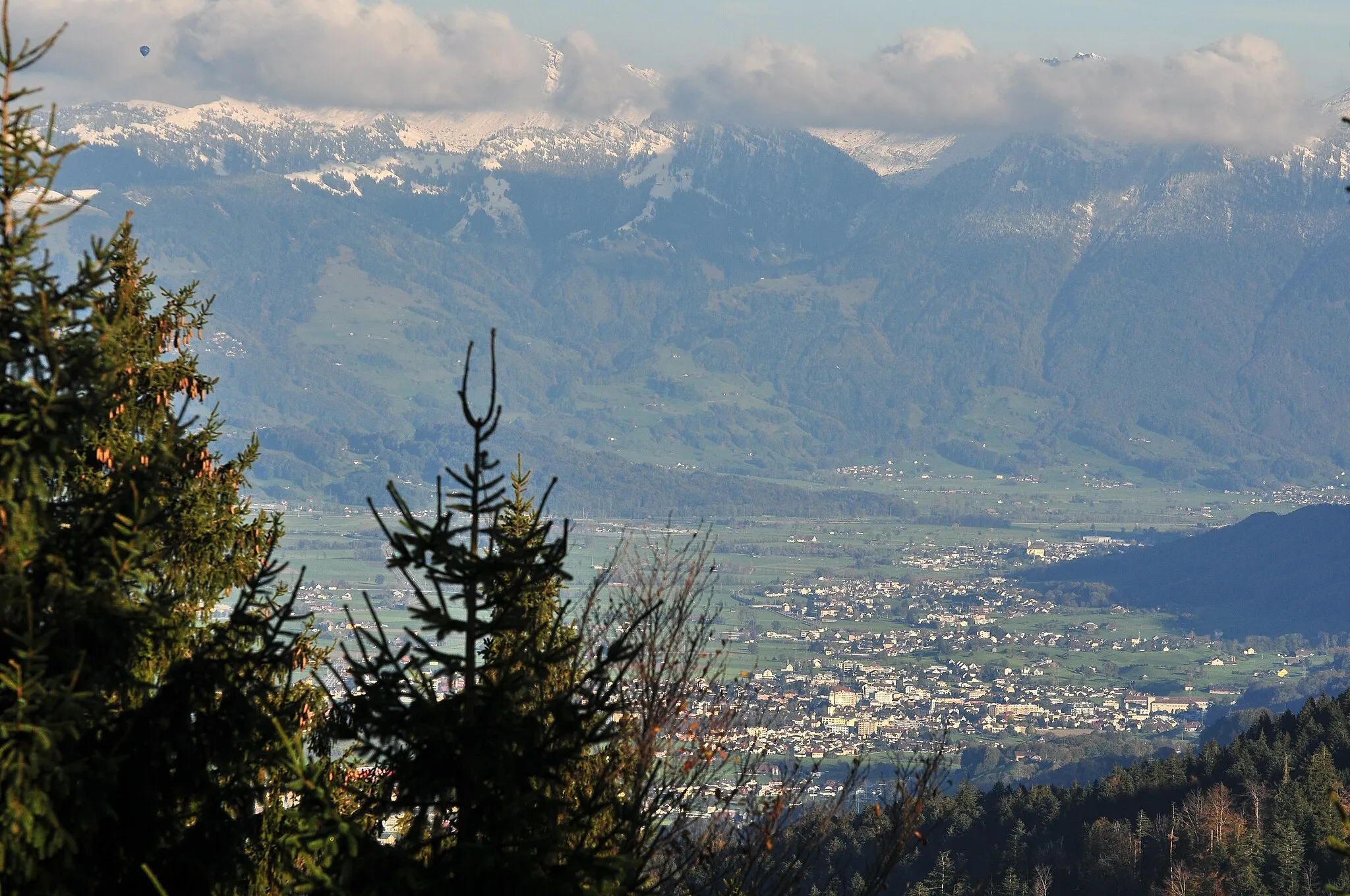 Photo showing: Siebnen as seen from Etzel Kulm in Switzerland