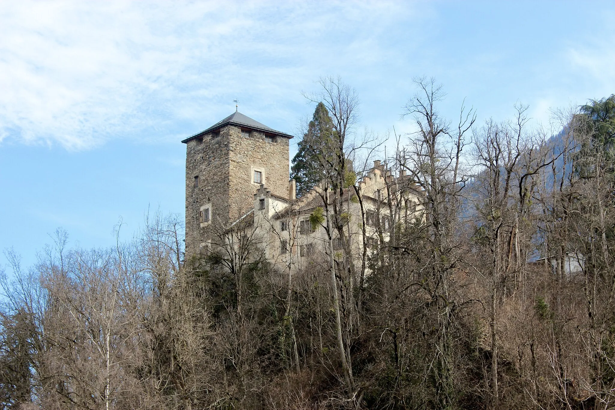 Photo showing: de:Schloss Baldenstein, von NW
