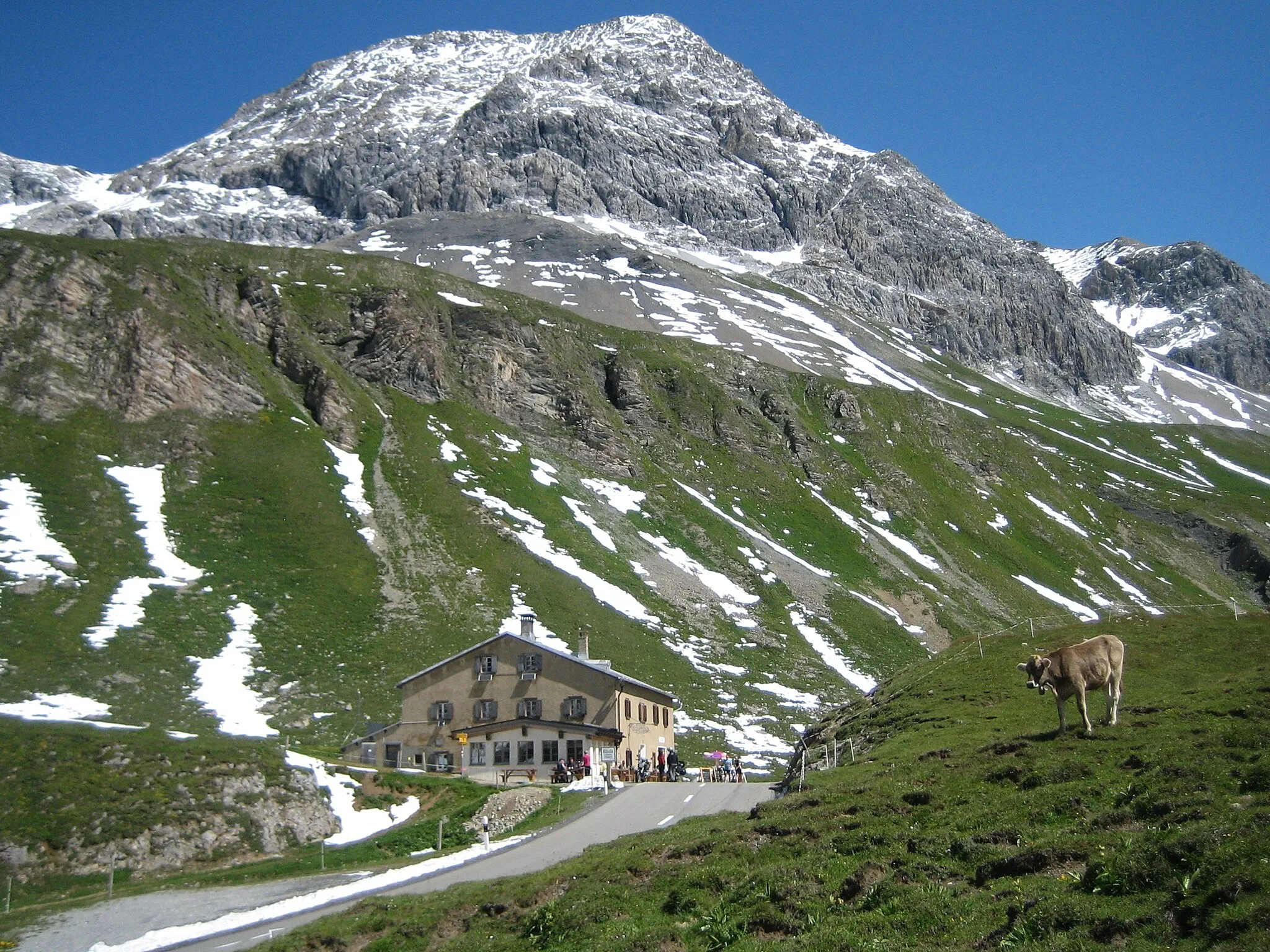Photo showing: Hospiz auf dem Albulapass, im Hintergrund der Piz Üertsch