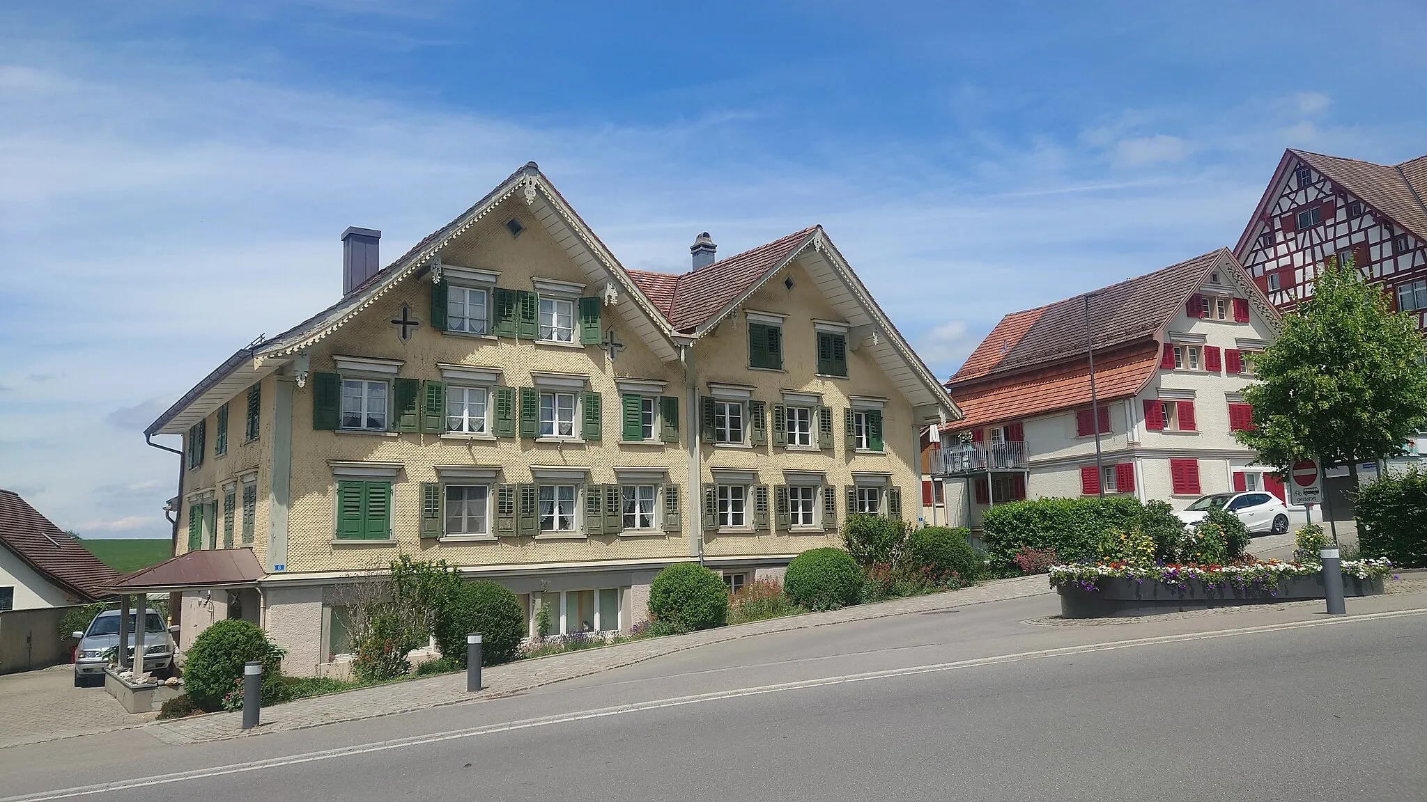Photo showing: Gebäude im Dorfzentrum von Arnegg