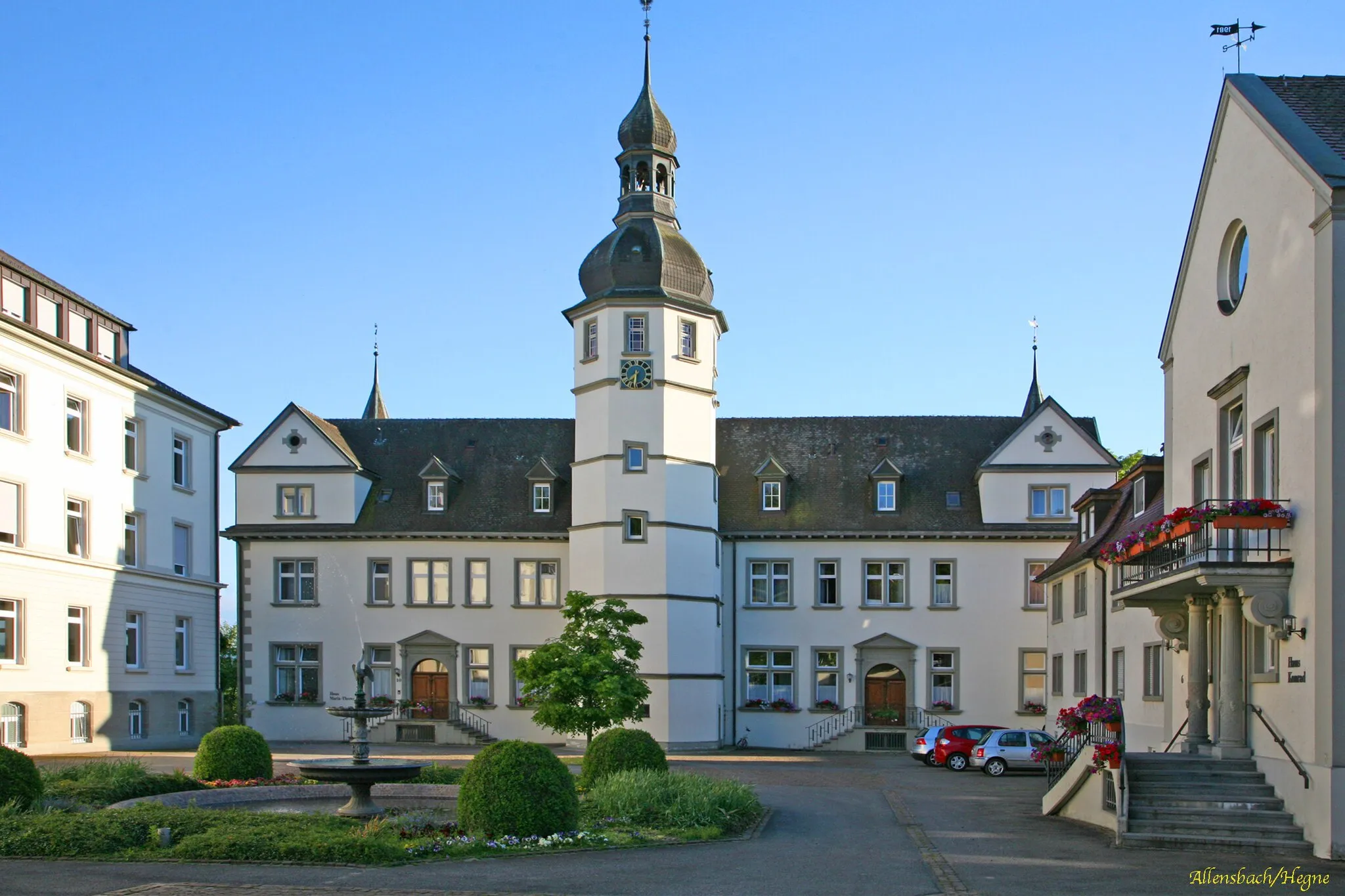 Photo showing: The monastery Hegne (Barmherzigen Schwestern vom heiligen Kreuz) is located in a district of the municipality Allensbach at Lake Constance, Germany. The monastic buildings are also used for school and charitable institution